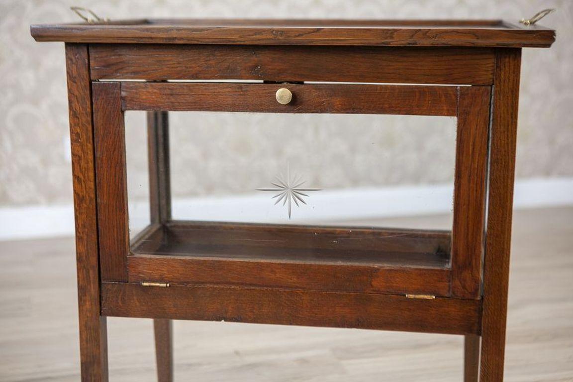 Oak Tea Cabinet With Tray From the Early 20th Century For Sale 6