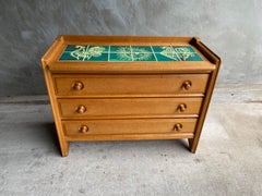 Commode en chêne et carreaux Guillerme & Chambron, France, années 1950