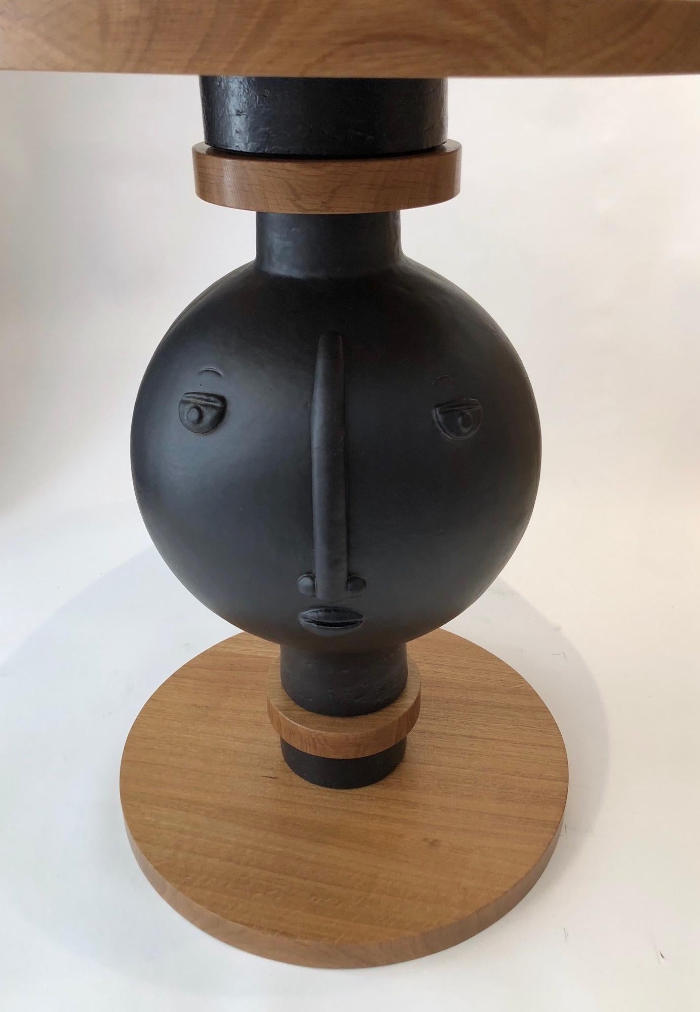 Gueridón de mesa de roble y cerámica firmado por Dalo en Excelente estado para la venta en Paris, FR