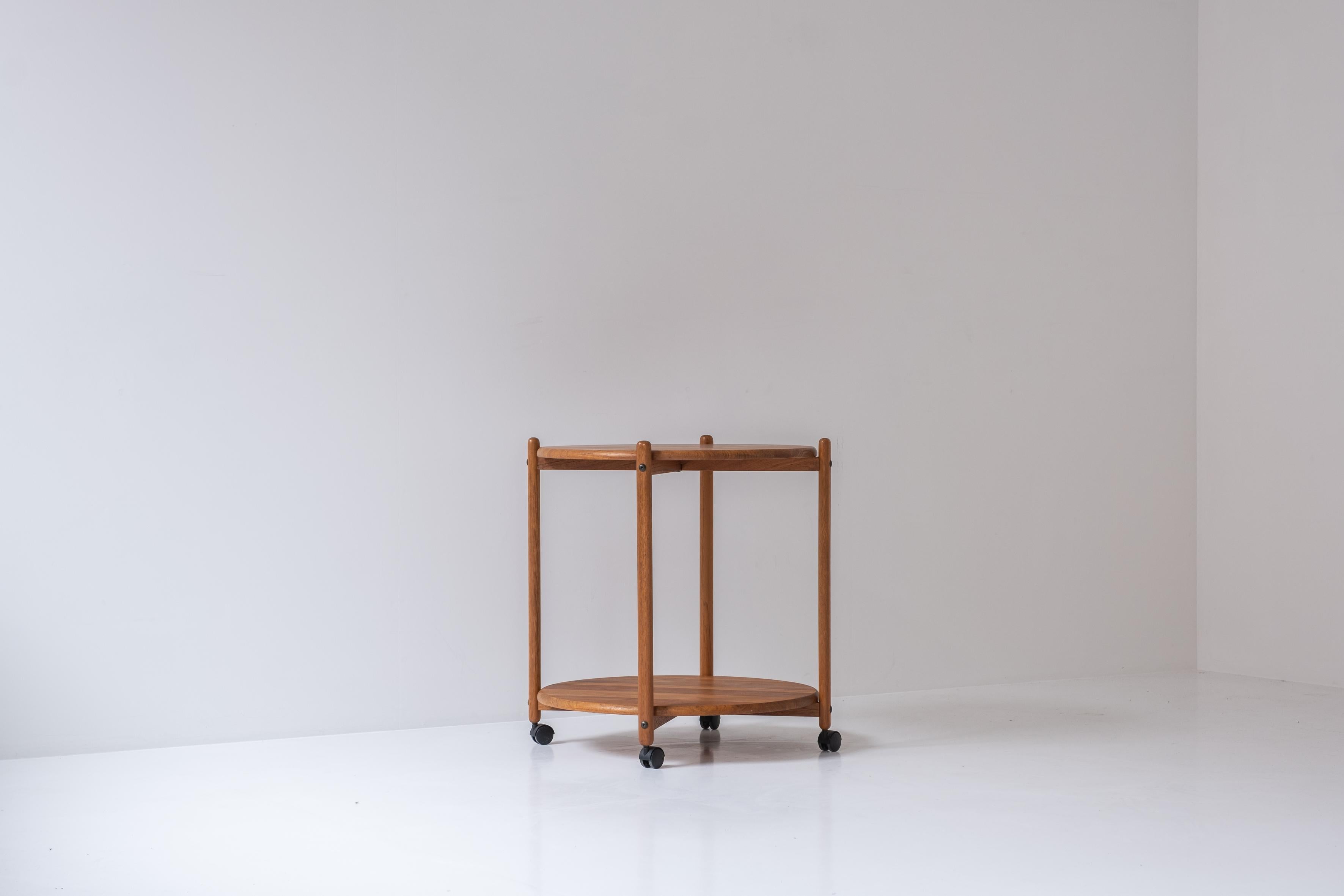 Lovely oak tray table from Denmark, designed in the 1960s. This serving trolley features a frame made out of oak and two oak trays. The base is foldable. Good original condition.