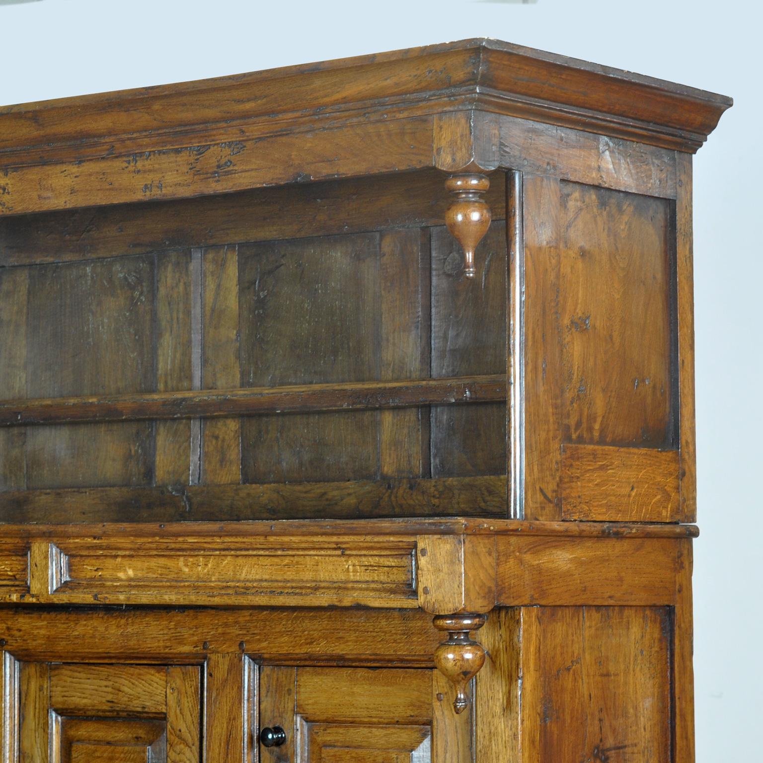 Armadio tridarn di Oak, 1710 circa in vendita 7