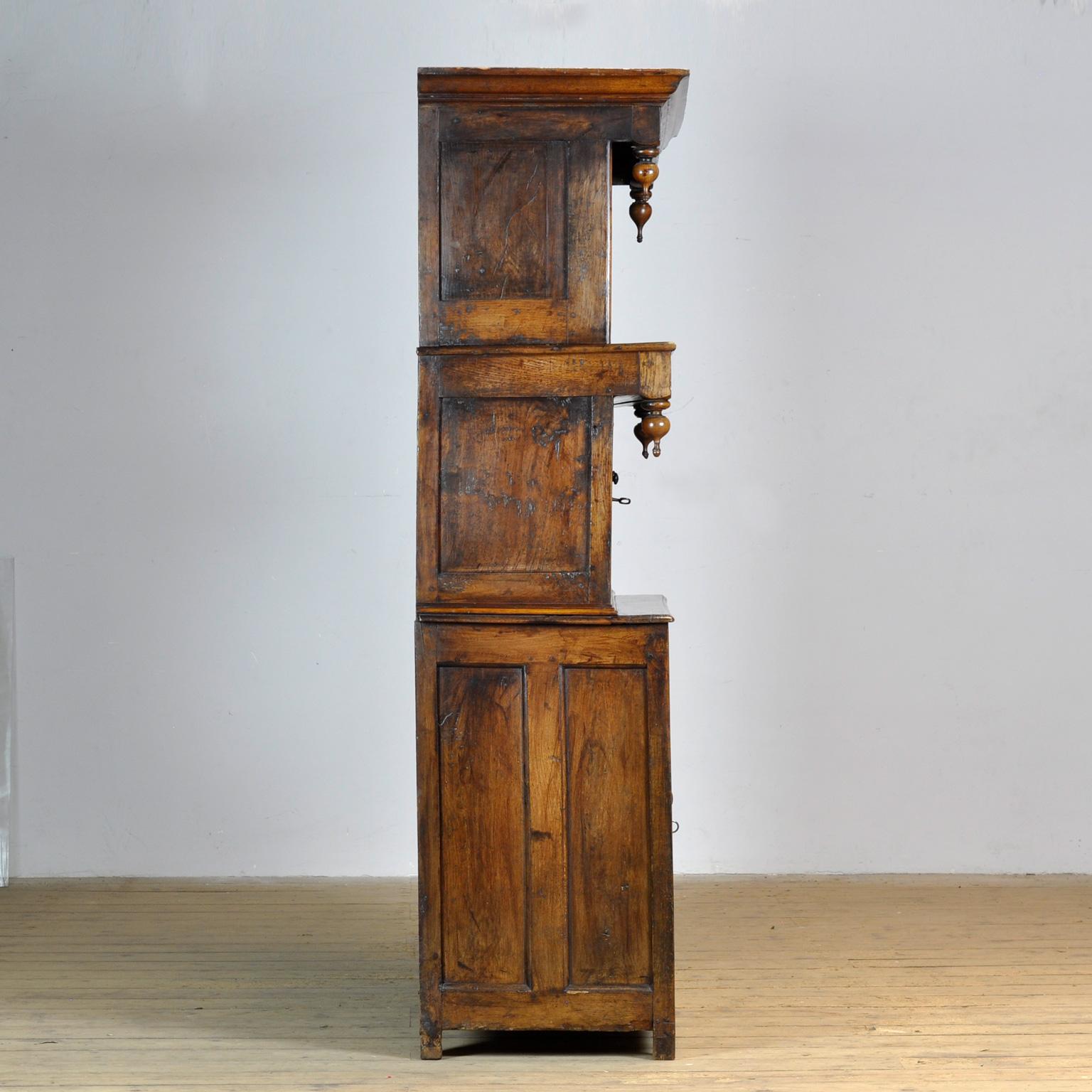 Armadio tridarn di Oak, 1710 circa in vendita 11
