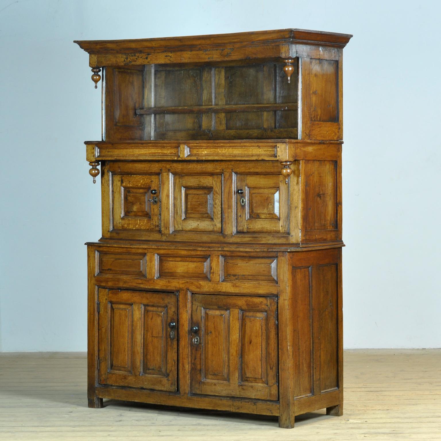 Britannico Armadio tridarn di Oak, 1710 circa in vendita