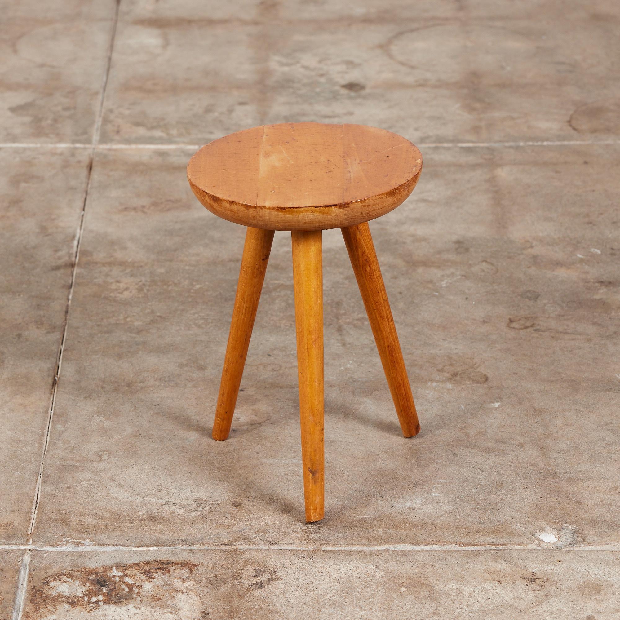 Oak Tripod Milking Stool In Good Condition For Sale In Los Angeles, CA