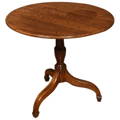 Mesa trípode de roble