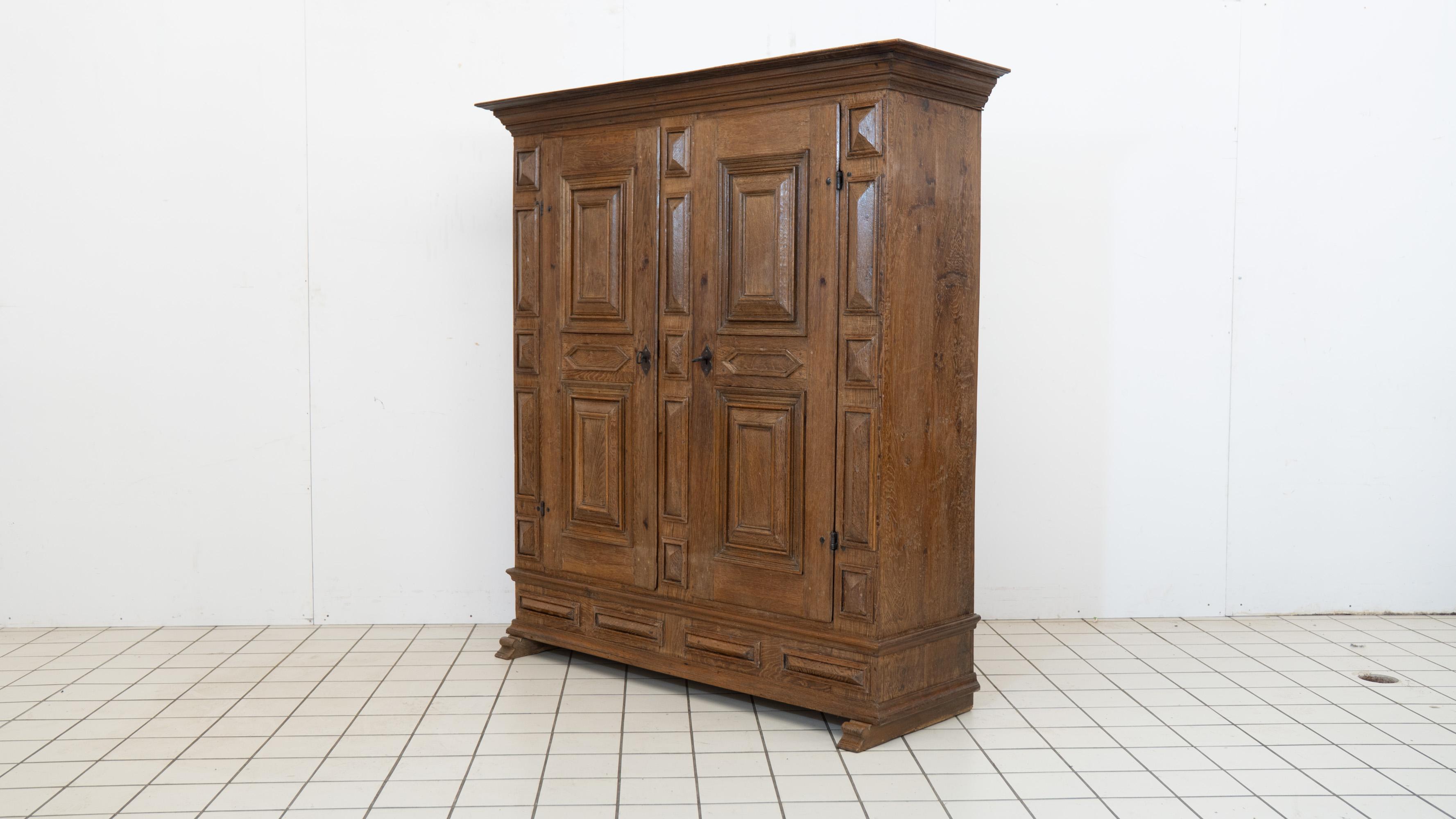 Armoire à deux portes en Oak Flamand 18ème siècle en vente 4