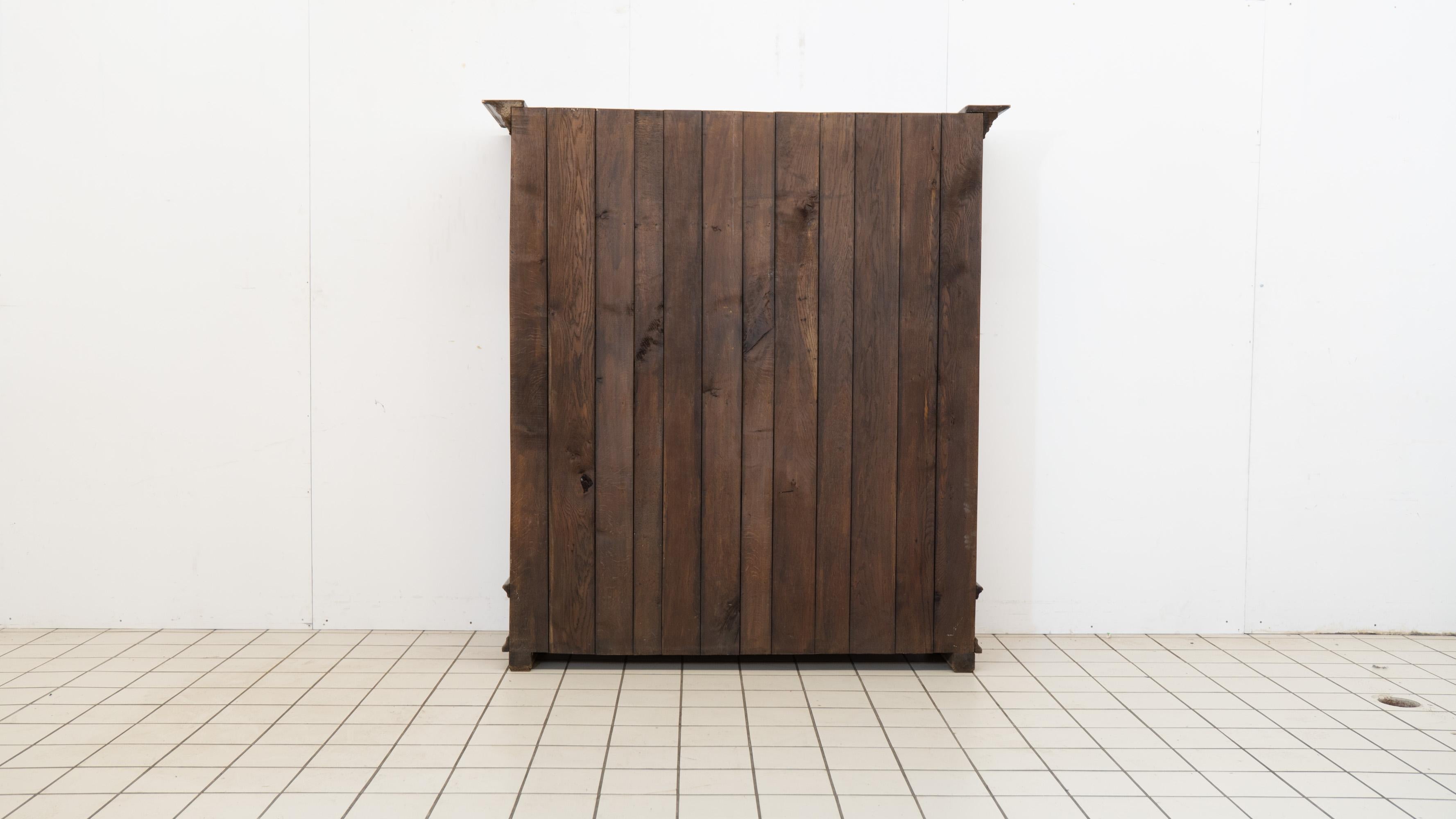 Armoire à deux portes en Oak Flamand 18ème siècle en vente 6