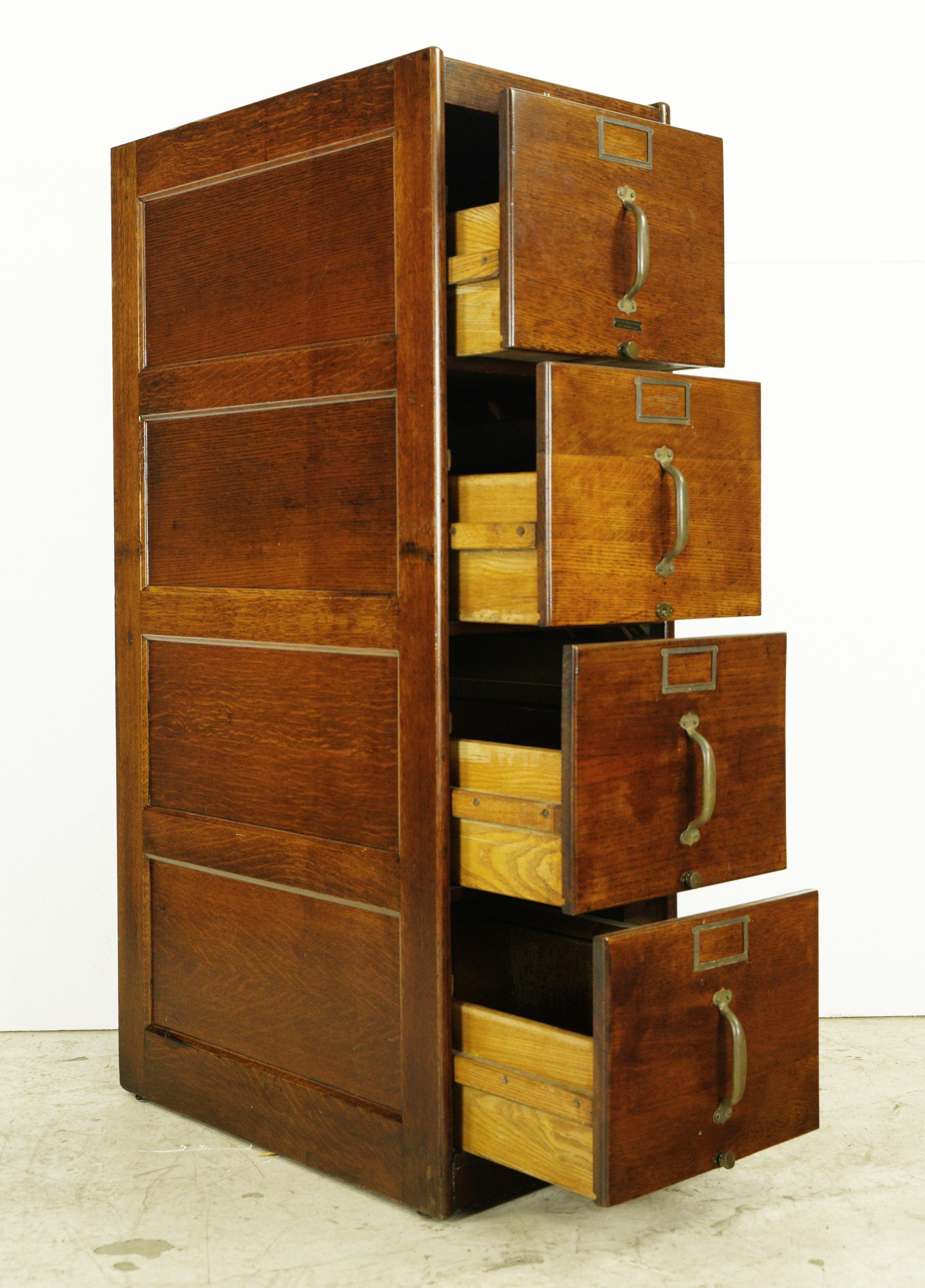 Archivador Utilitario de Roble by The C.F. Wing Company 4 Cajones en venta 1
