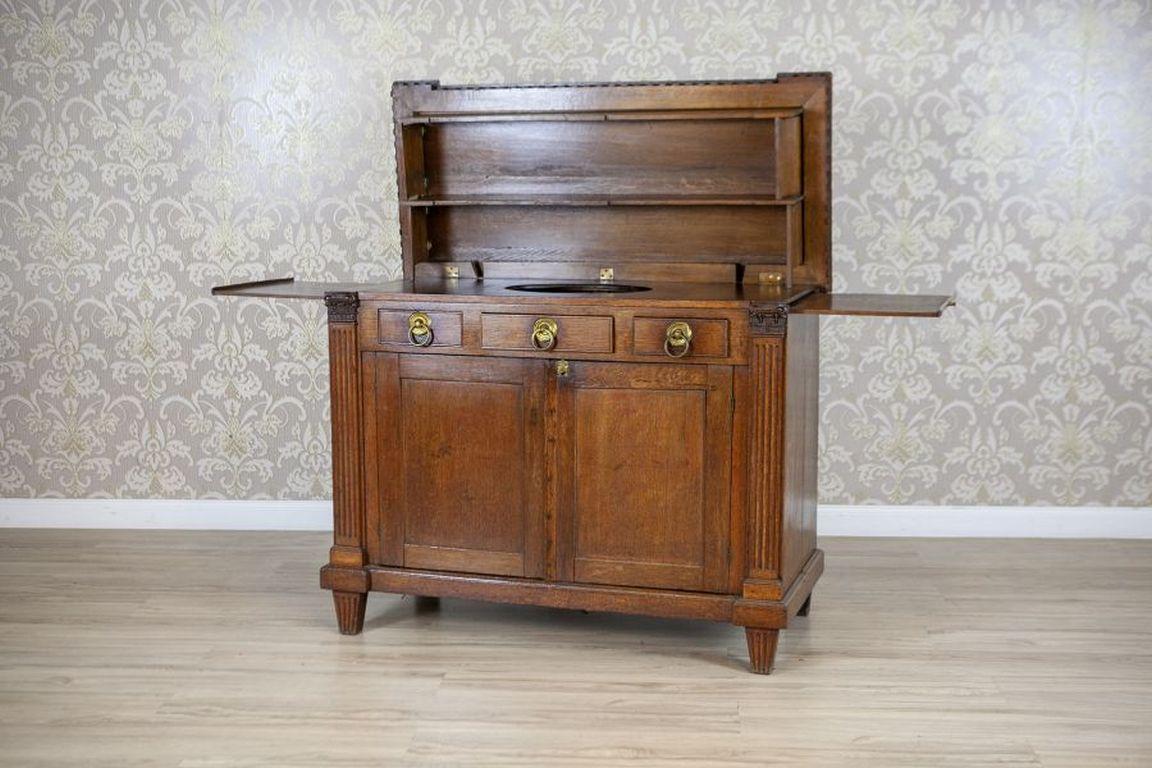Renaissance Revival Oak Vanity Commode From the 19th Century in Brown For Sale