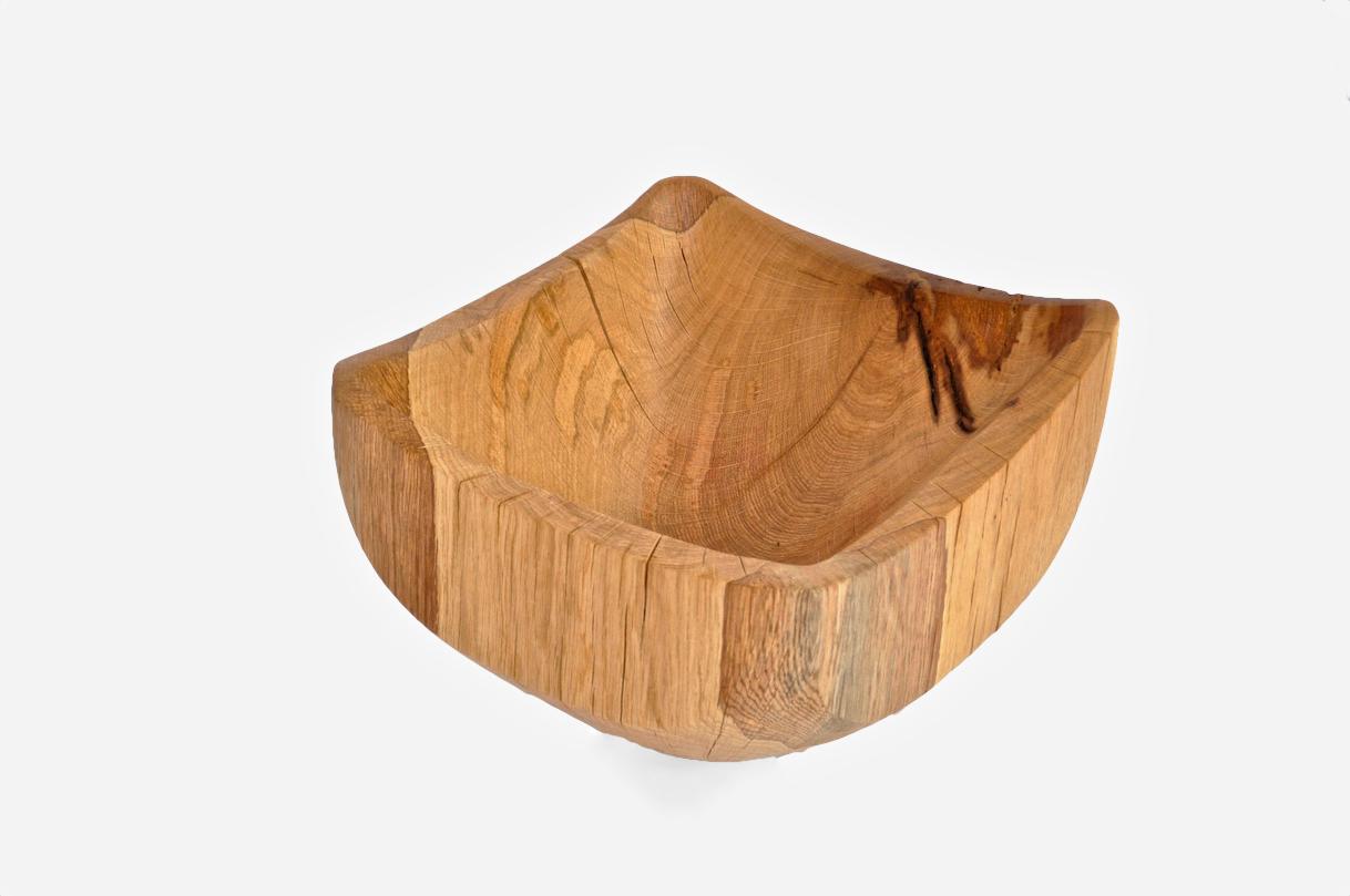 Vessel 1274 by Jörg Pietschmann
Dimensions: D 40 x W 46 x H 30 cm 
Materials: oak.
Finish: polished oil finish.


In Pietschmann’s sculptures, trees that for centuries were part of a landscape and founded in primordial forces tell stories inscribed