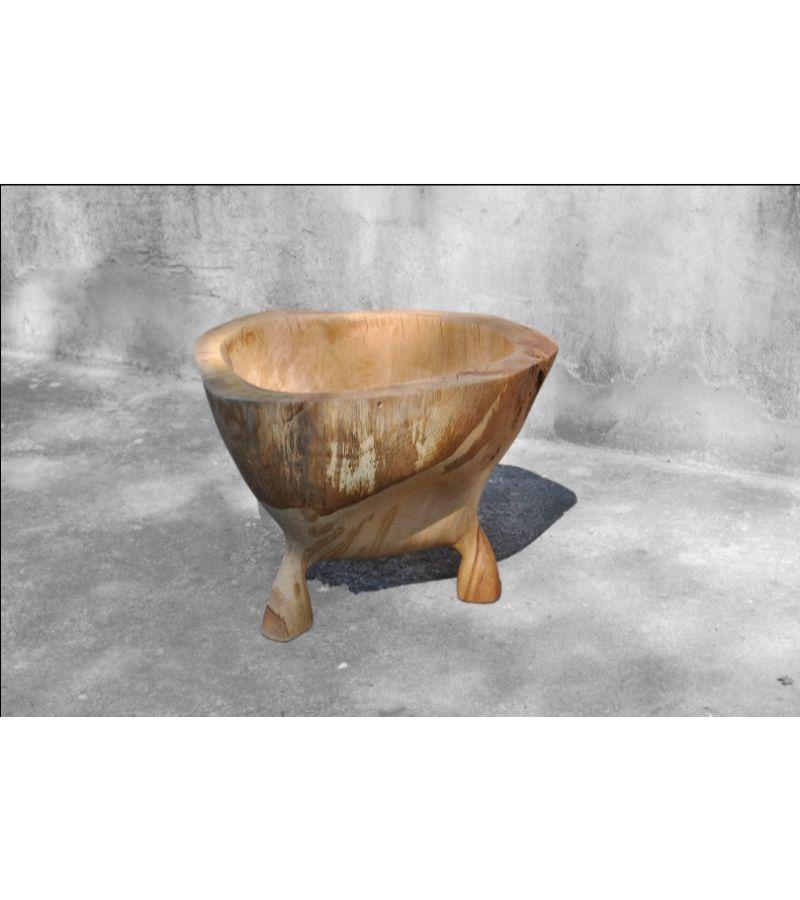 Vessel 1356 by Jörg Pietschmann
Dimensions: D 64 x W 71 x H 48 cm 
Materials: oak.
Finish: polished oil finish.


Carved from an oak tree trunk fallen by a windbreak.
In Pietschmann’s sculptures, trees that for centuries were part of a landscape and