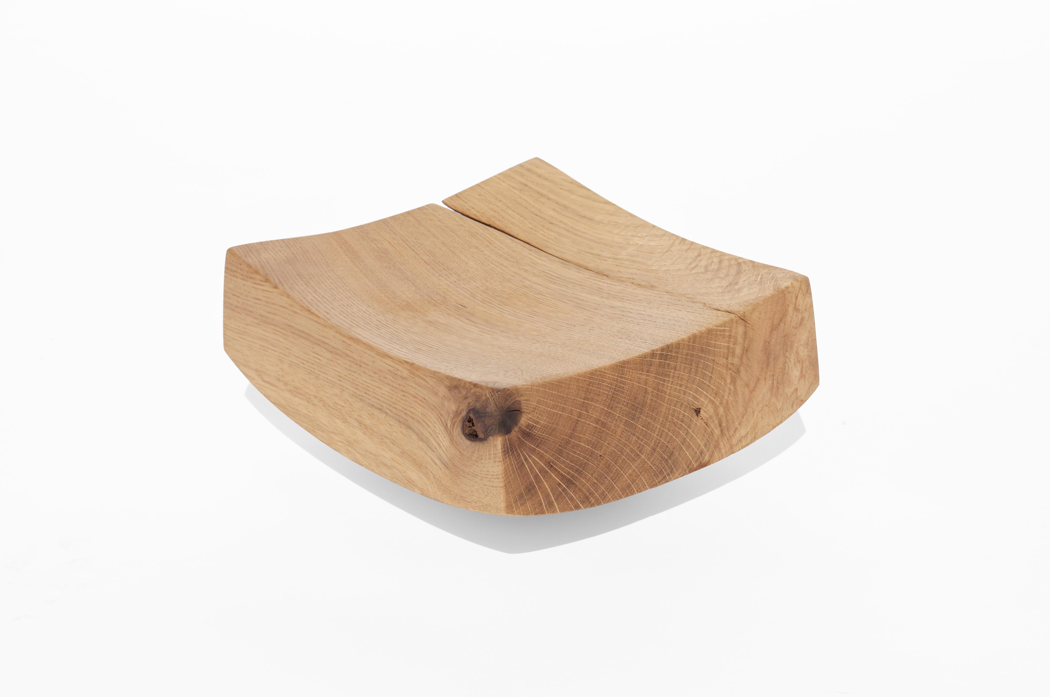 vessel 1467 by Jörg Pietschmann
Dimensions: D 17 x W 20.5 x H 11 cm 
Materials: Oak.
Finish: Polished oil finish.


In Pietschmann’s sculptures, trees that for centuries were part of a landscape and founded in primordial forces tell stories