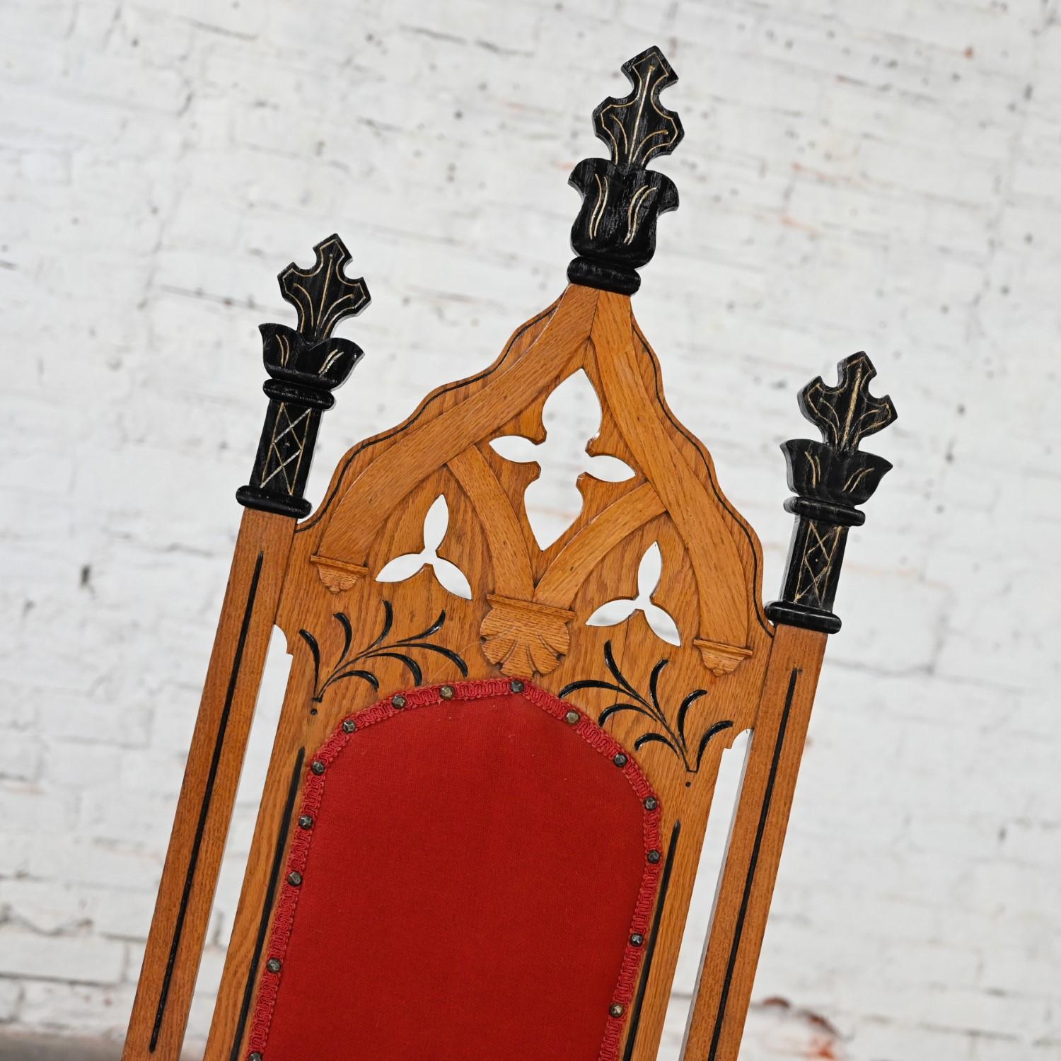 Tissu Paire de chaises trônes victoriennes ou néo-gothiques ecclésiastiques His & Hers en vente