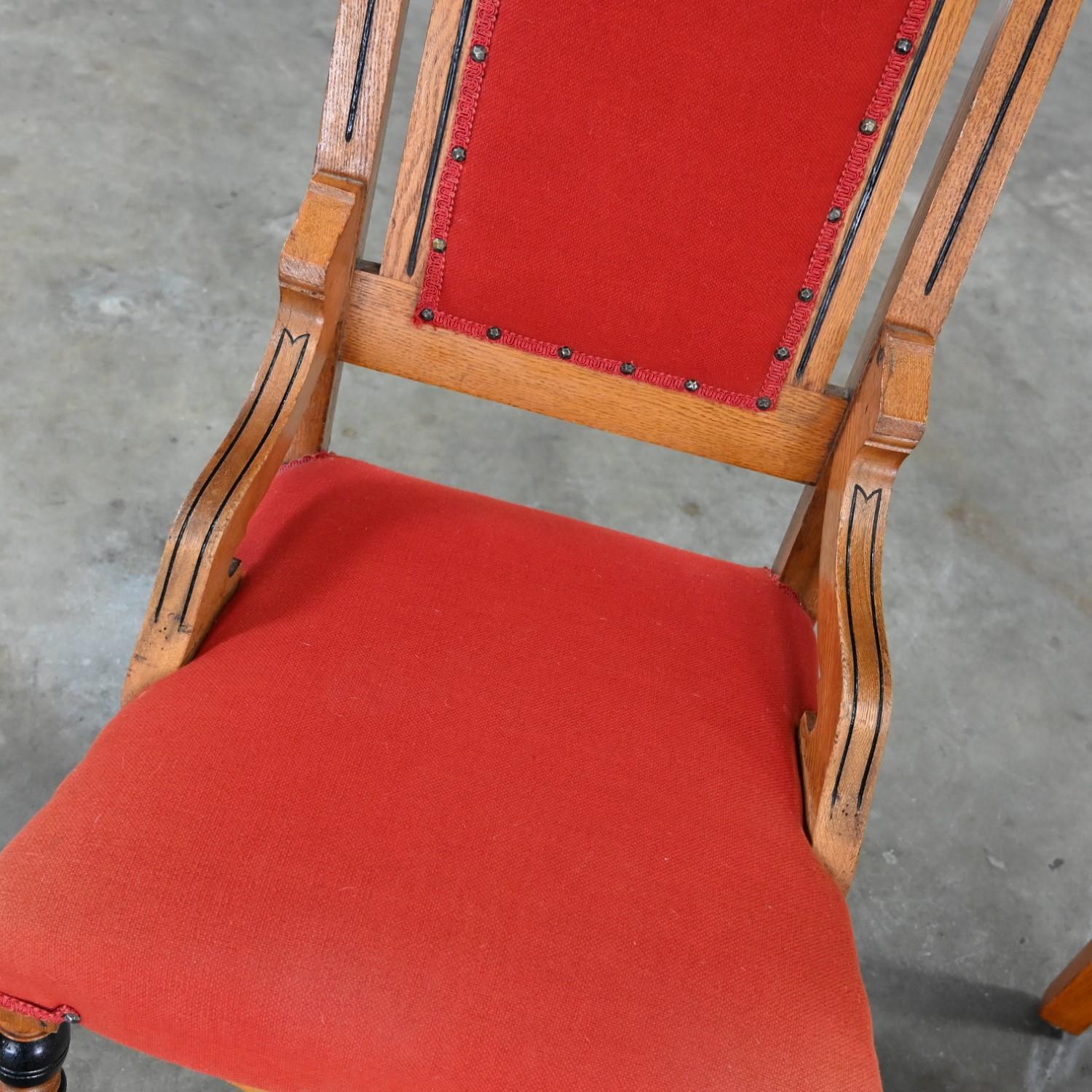 Paire de chaises trônes victoriennes ou néo-gothiques ecclésiastiques His & Hers en vente 2
