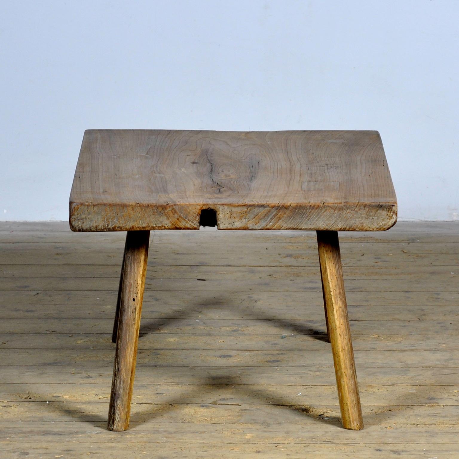 Table Wabi Sabi en Oak, années 1930 Bon état - En vente à Amsterdam, Noord Holland