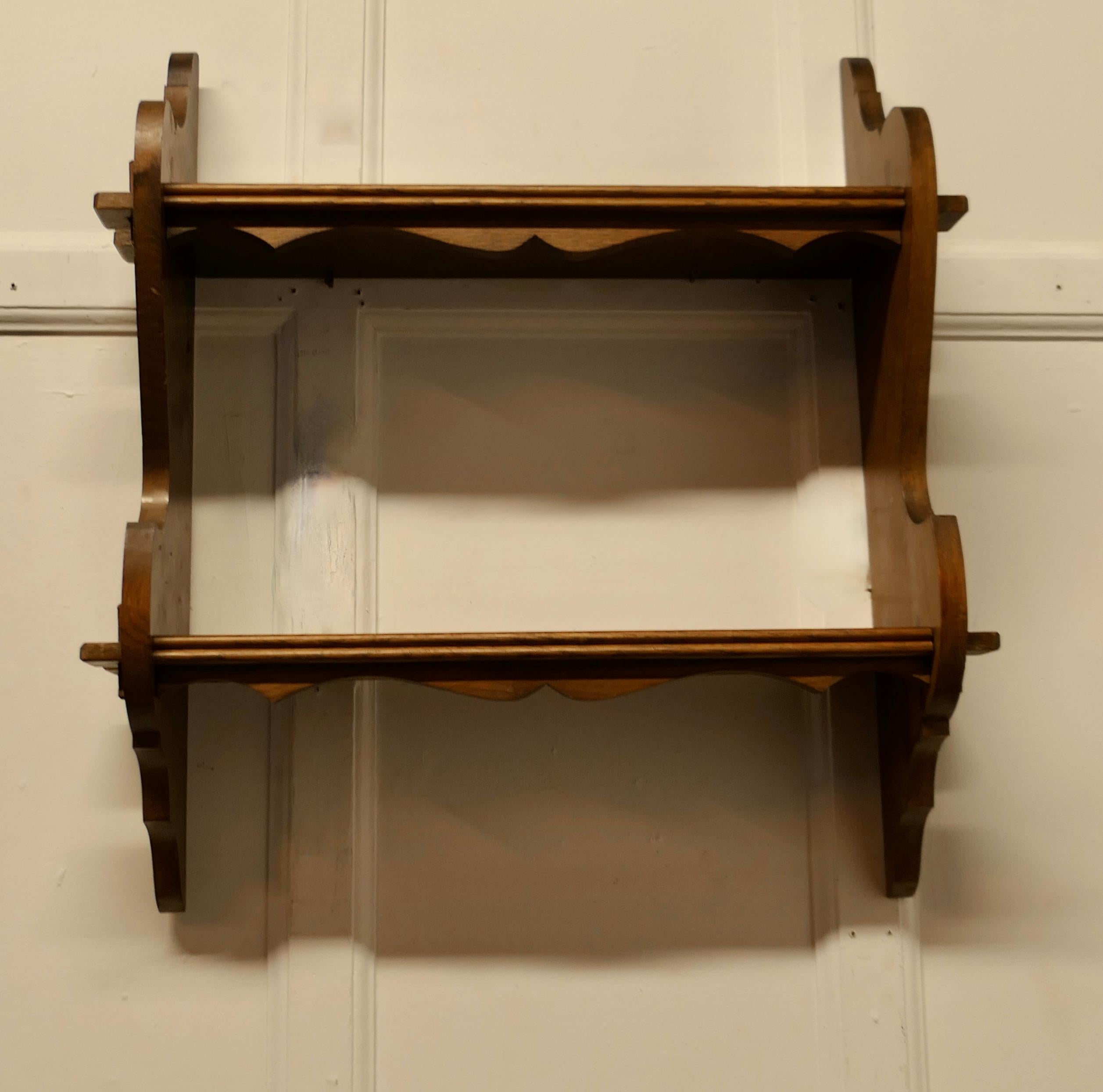 Oak Wall Hanging Book Shelf 

This charming little shelf unit, has 2 shelves with a scaloped apron under each
The shelf is in good condition and would work well in the Bathroom Kitchen or Bedroom 
The Shelf is 7” deep, 26” long and 28” high
TVY67