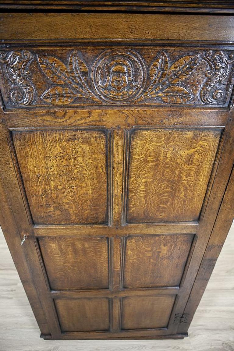 Richly Carved Oak Wardrobe From the Turn of the 19th and 20th Centuries In Good Condition In Opole, PL