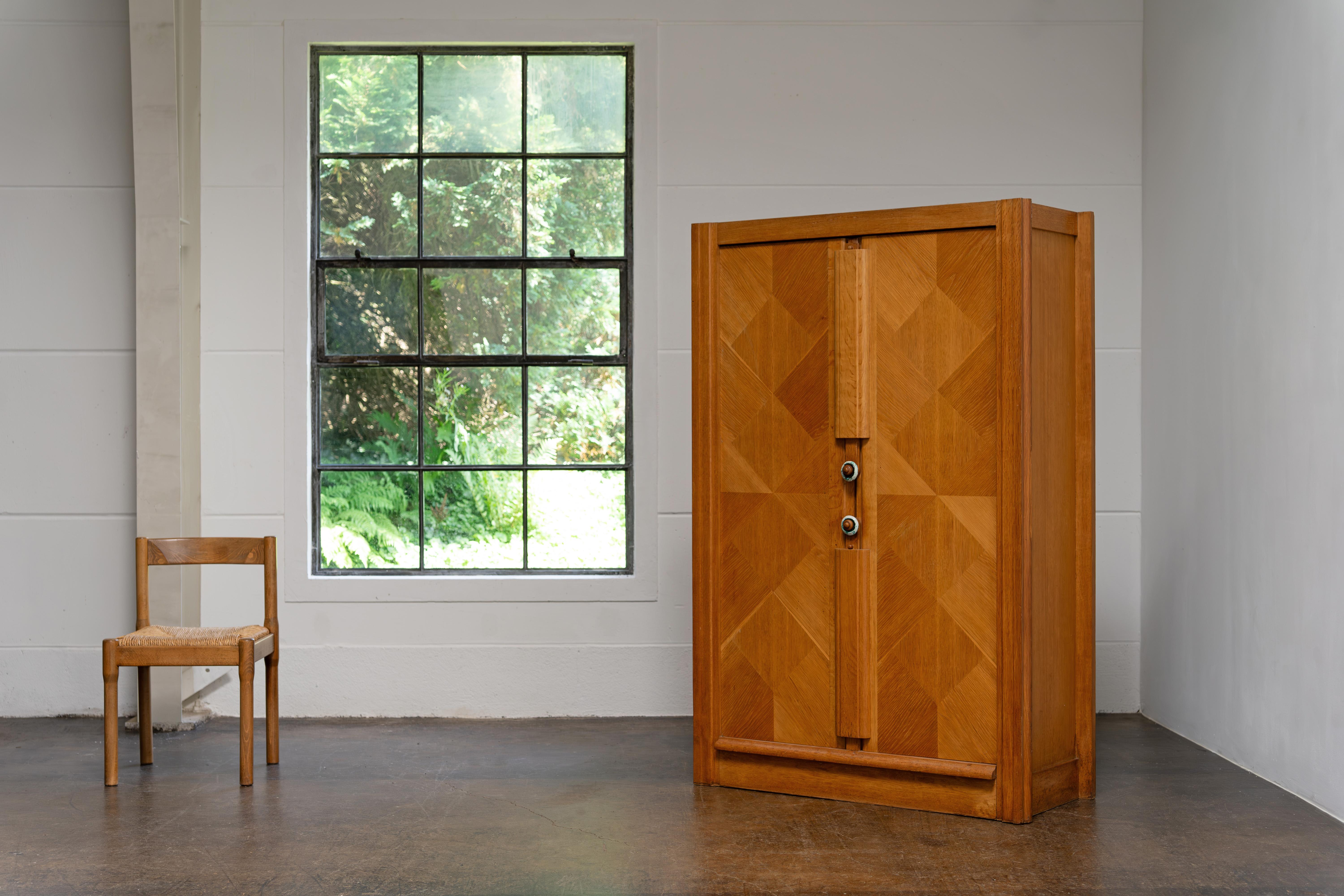 Céramique Armoire en chêne avec poignées en céramique de Guillerme & Chambron, France, années 1960 en vente