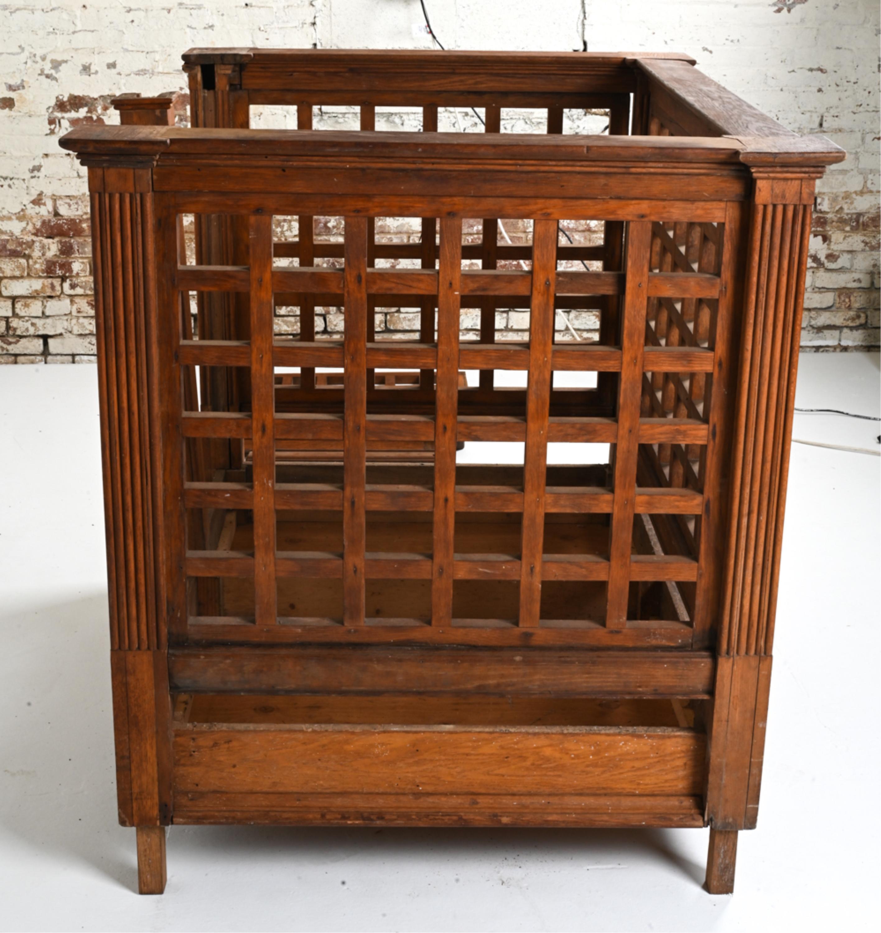 Oak Witness Box from a New England Courthouse, c. 1900 In Fair Condition For Sale In Norwalk, CT