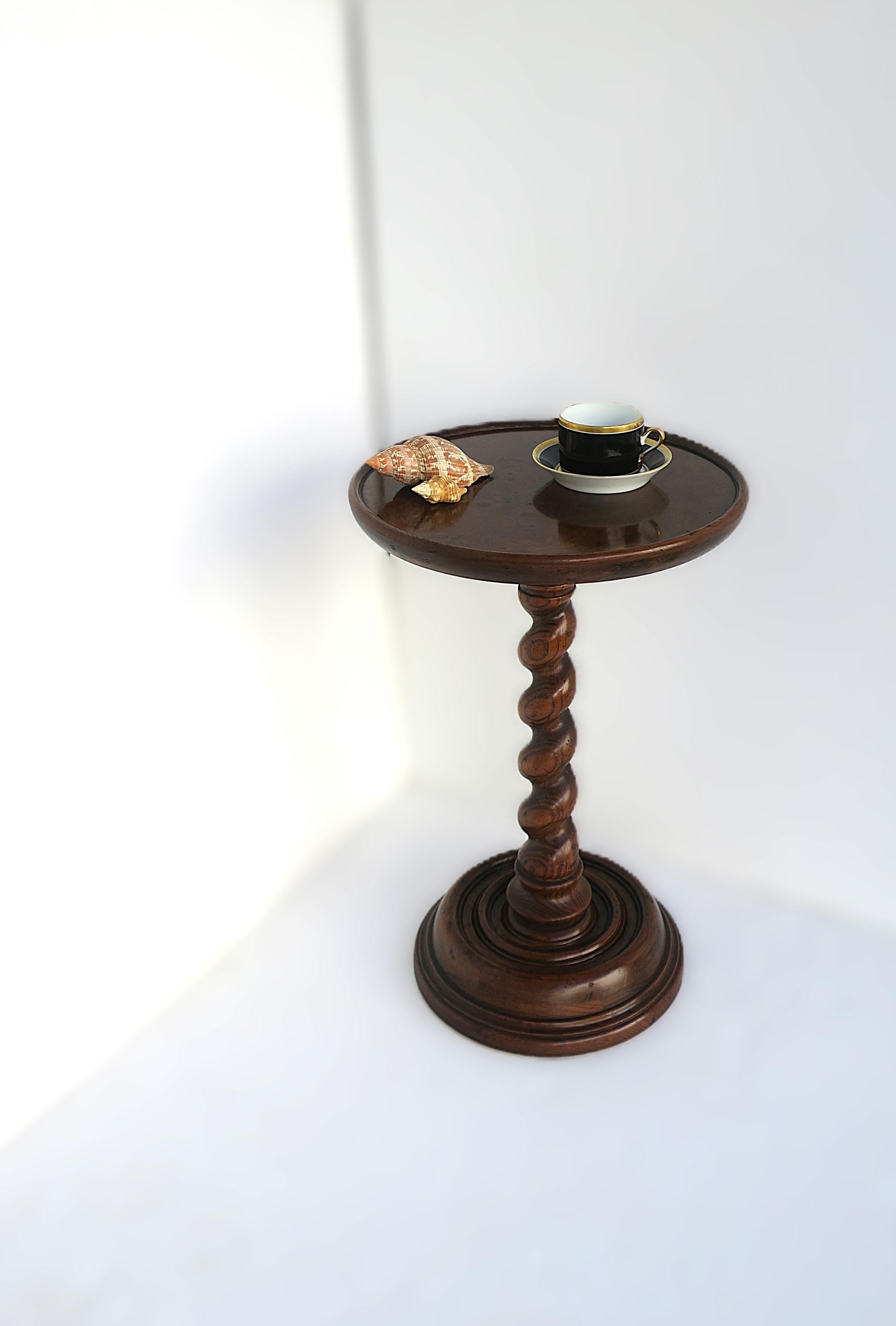 Oak Wood Barley Twist Side Table In Good Condition In New York, NY