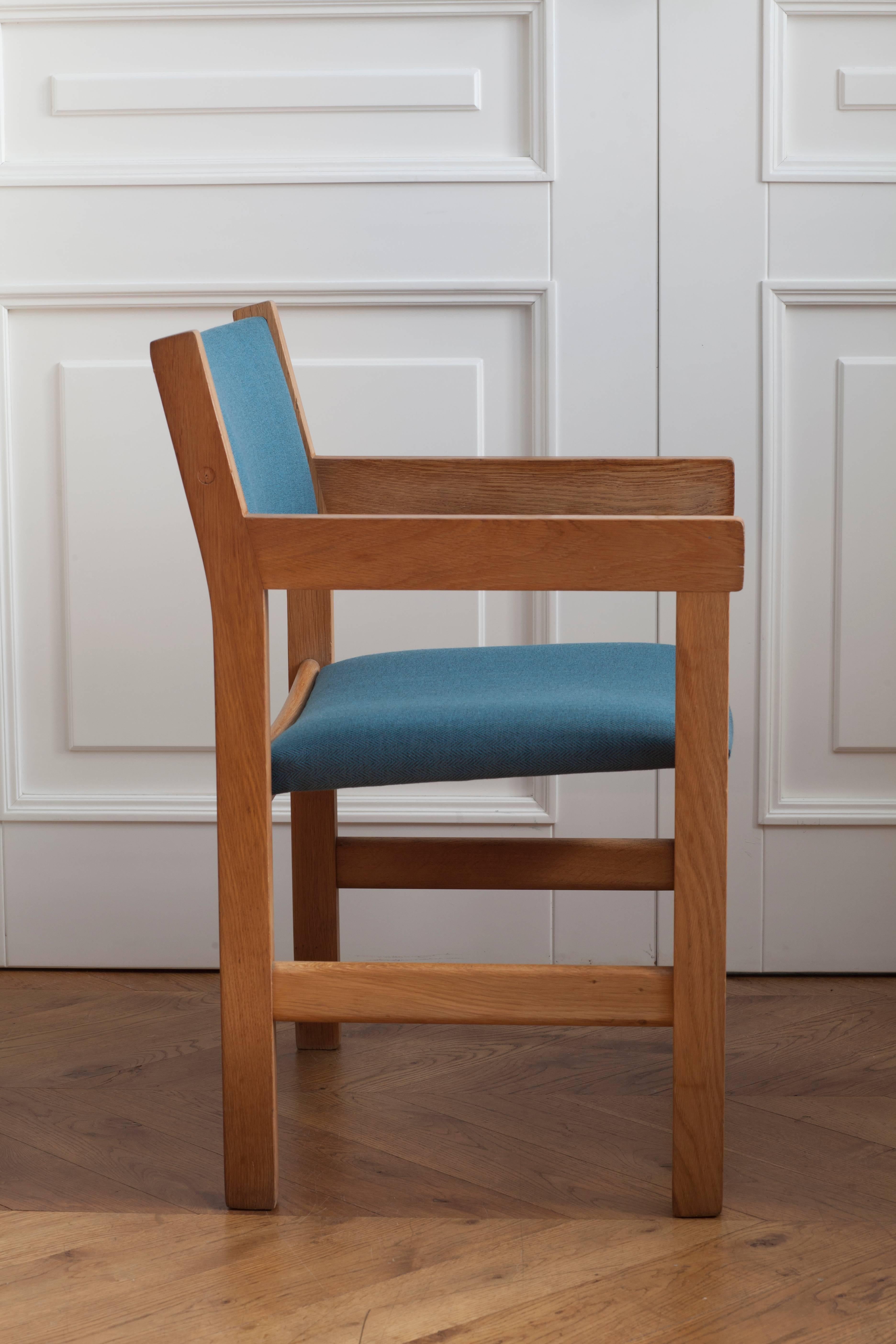 Mid-Century Modern Oak Wood Chair by Hans J. Wegner For Sale