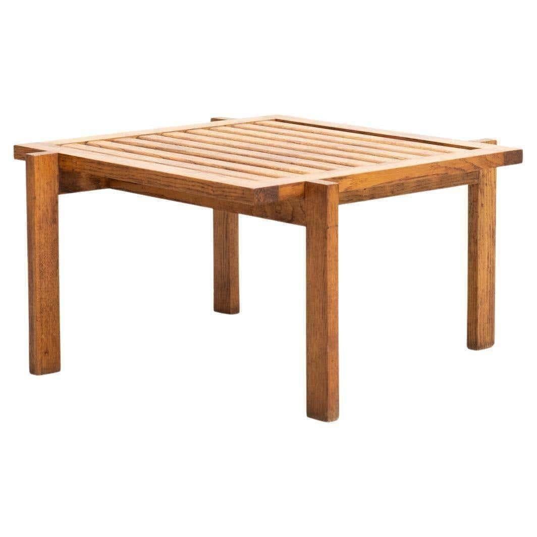 Table basse en Oak Wood - France, Circa 1950

Description :
Ajoutez une touche d'élégance vintage à votre espace de vie avec cette étonnante table basse en bois de chêne, fabriquée en France vers 1950. Cette pièce met en valeur la beauté