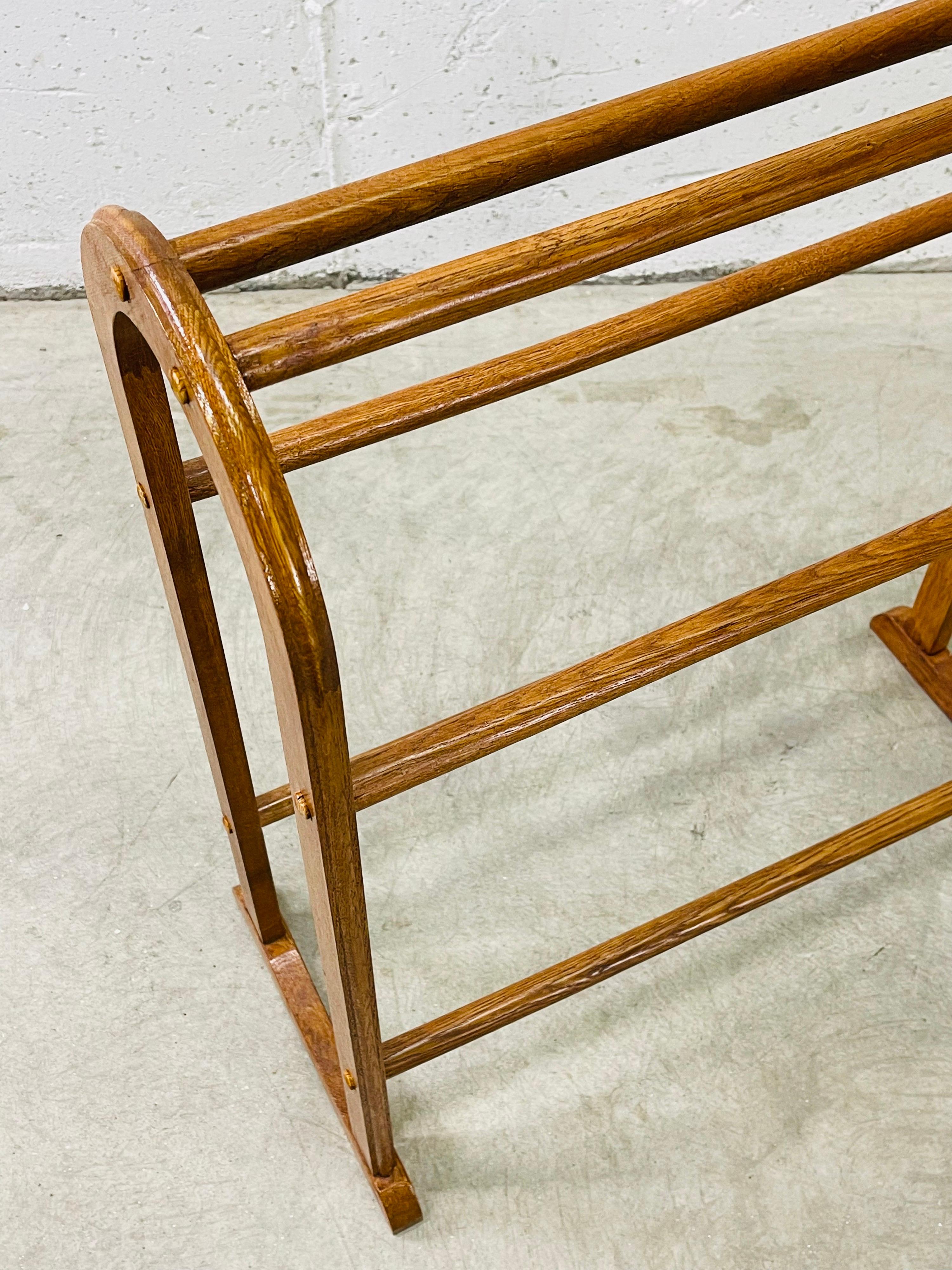 20ième siècle Porte-couettes en bois de chêne