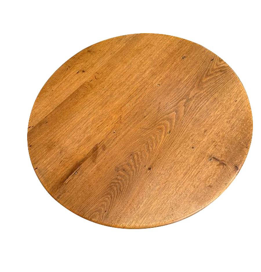 Mesa auxiliar redonda con patas de sierra y estantes de madera de roble, Francia, años 50 en Bueno estado para la venta en New York, NY