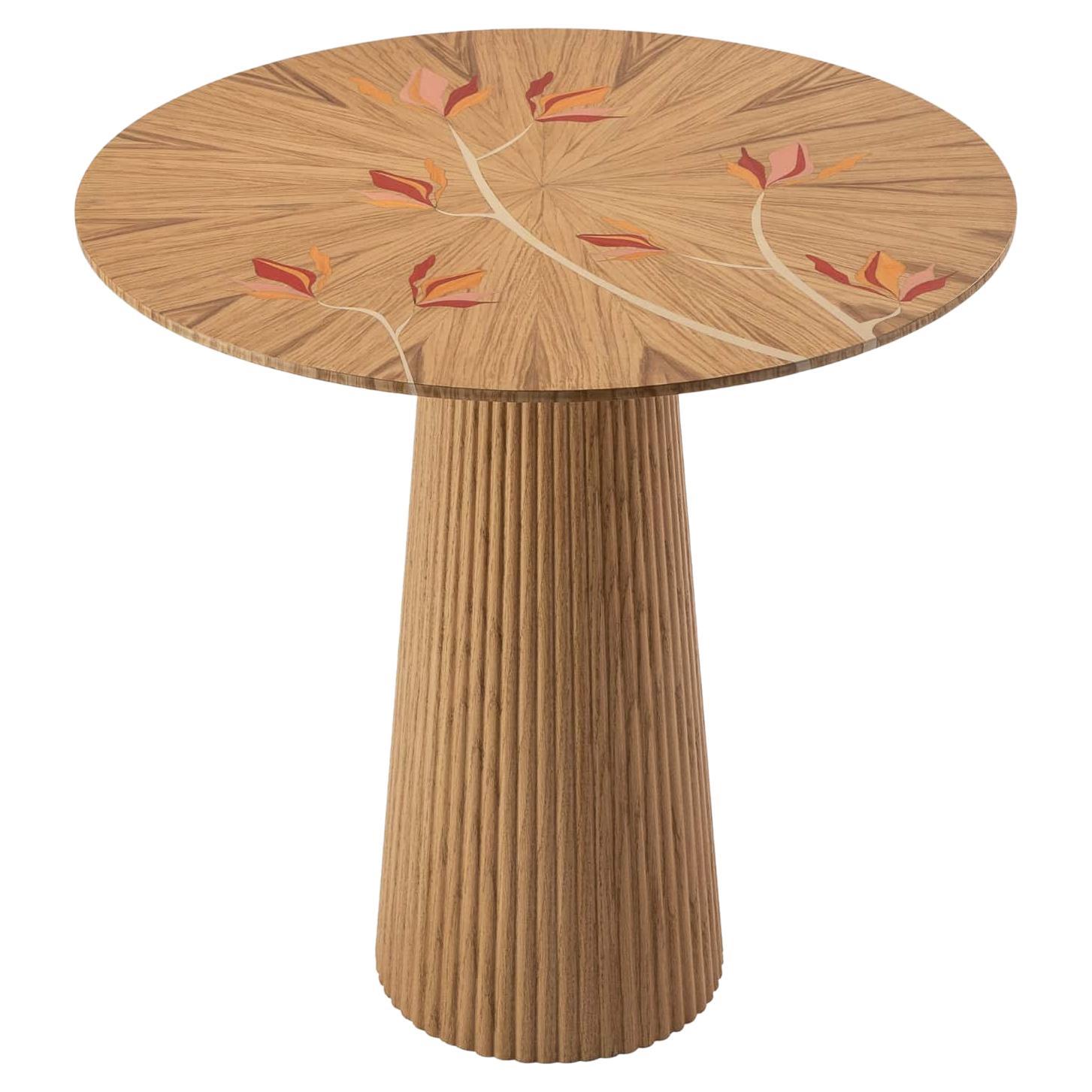 Beistelltisch aus Eichenholz mit zarten Blumenmustern im Angebot