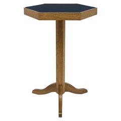 Tavolino in Wood Oak con piano sagomato su base e gambe con piedistallo