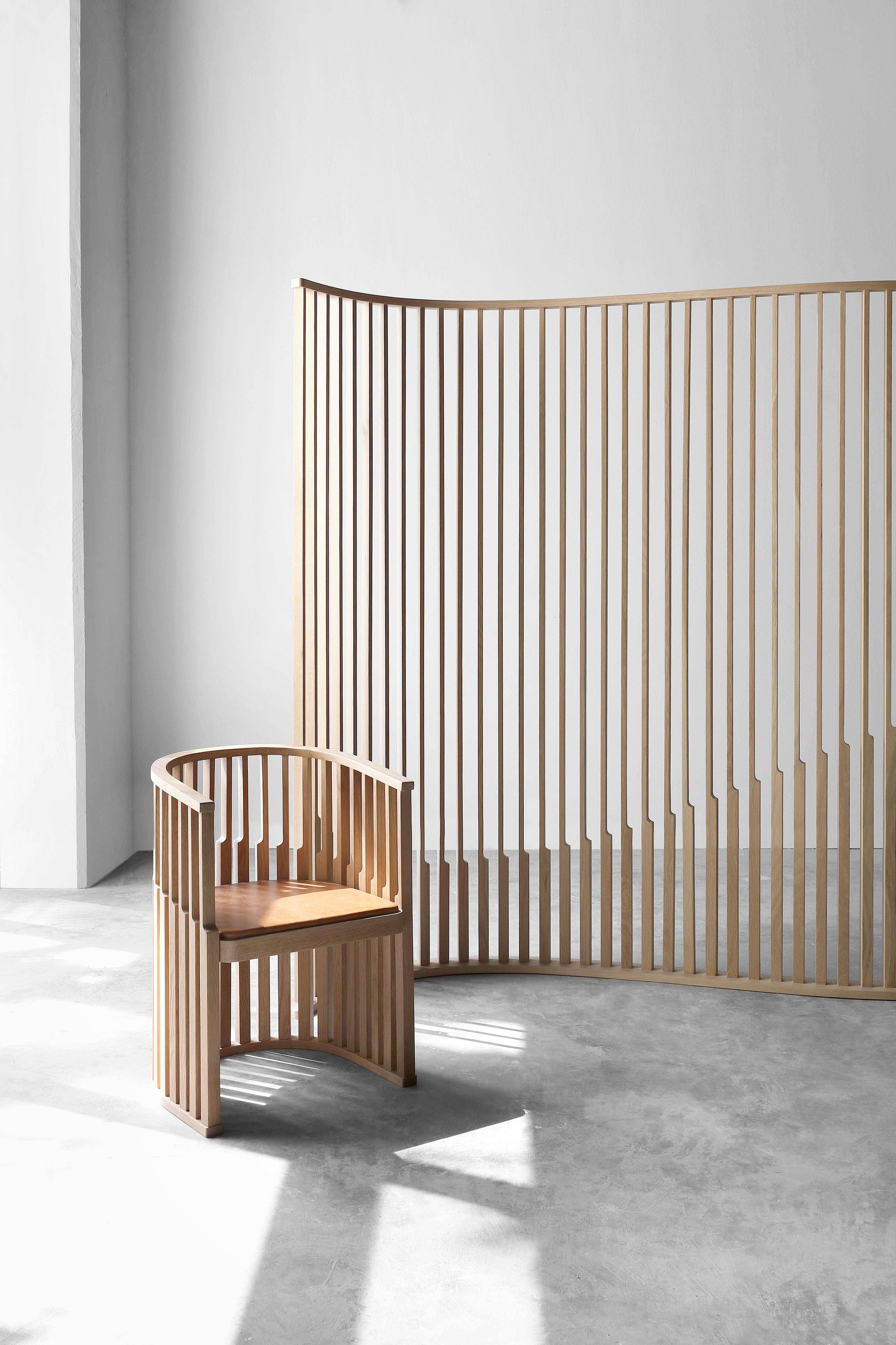 Laws of Motion Small Room Divider in Oak Wood, Screen by Joel Escalona (Mexikanisch)