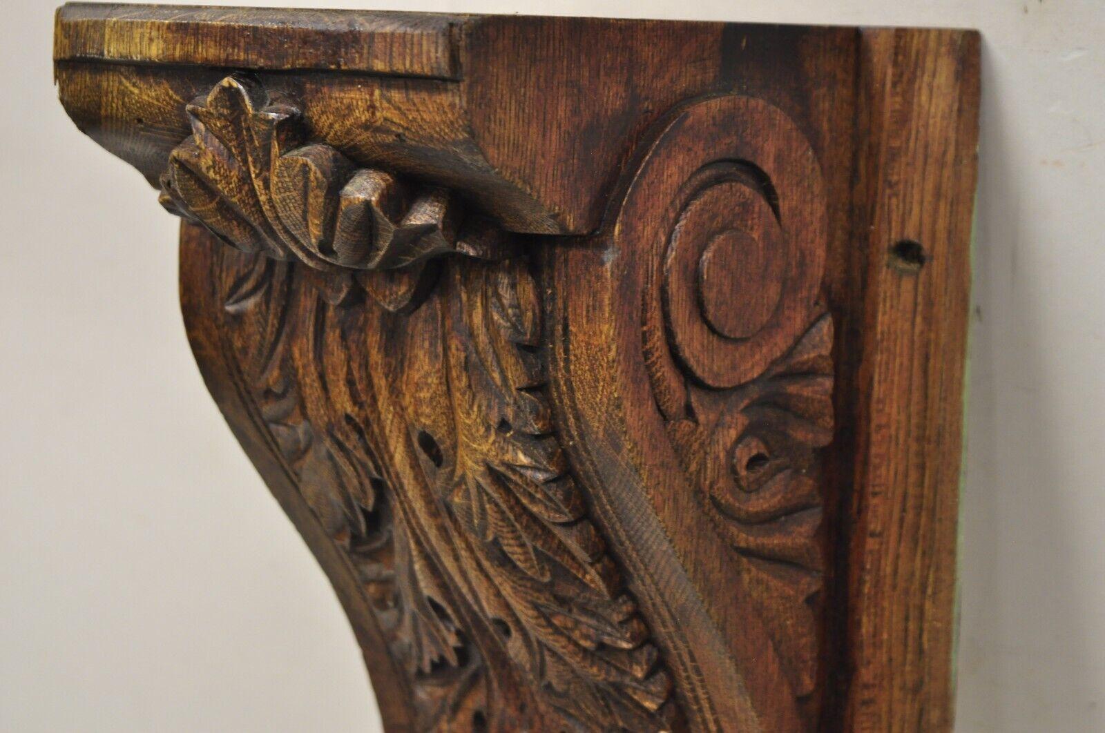 Wandregal aus Eichenholz im viktorianischen Stil mit Lederschnörkeln und Korbeln - 4er-Set im Angebot 3