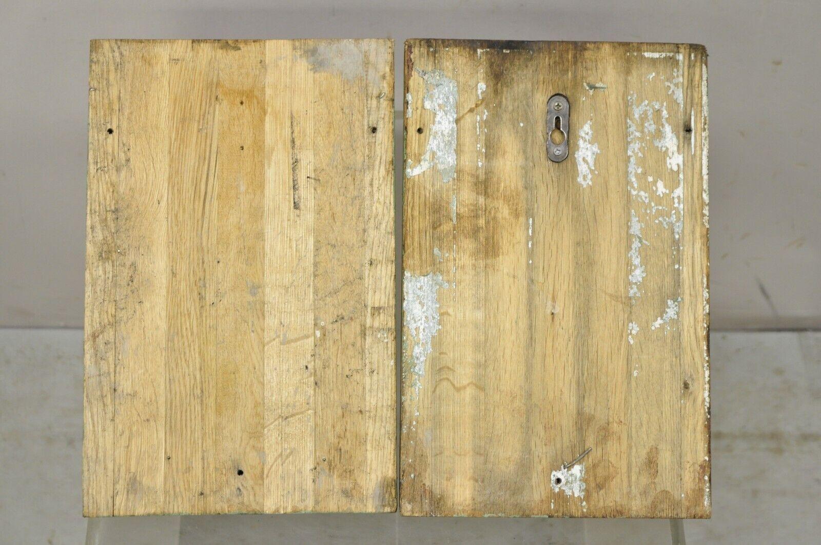 Wandregal aus Eichenholz im viktorianischen Stil mit Lederschnörkeln und Korbeln - 4er-Set im Angebot 4