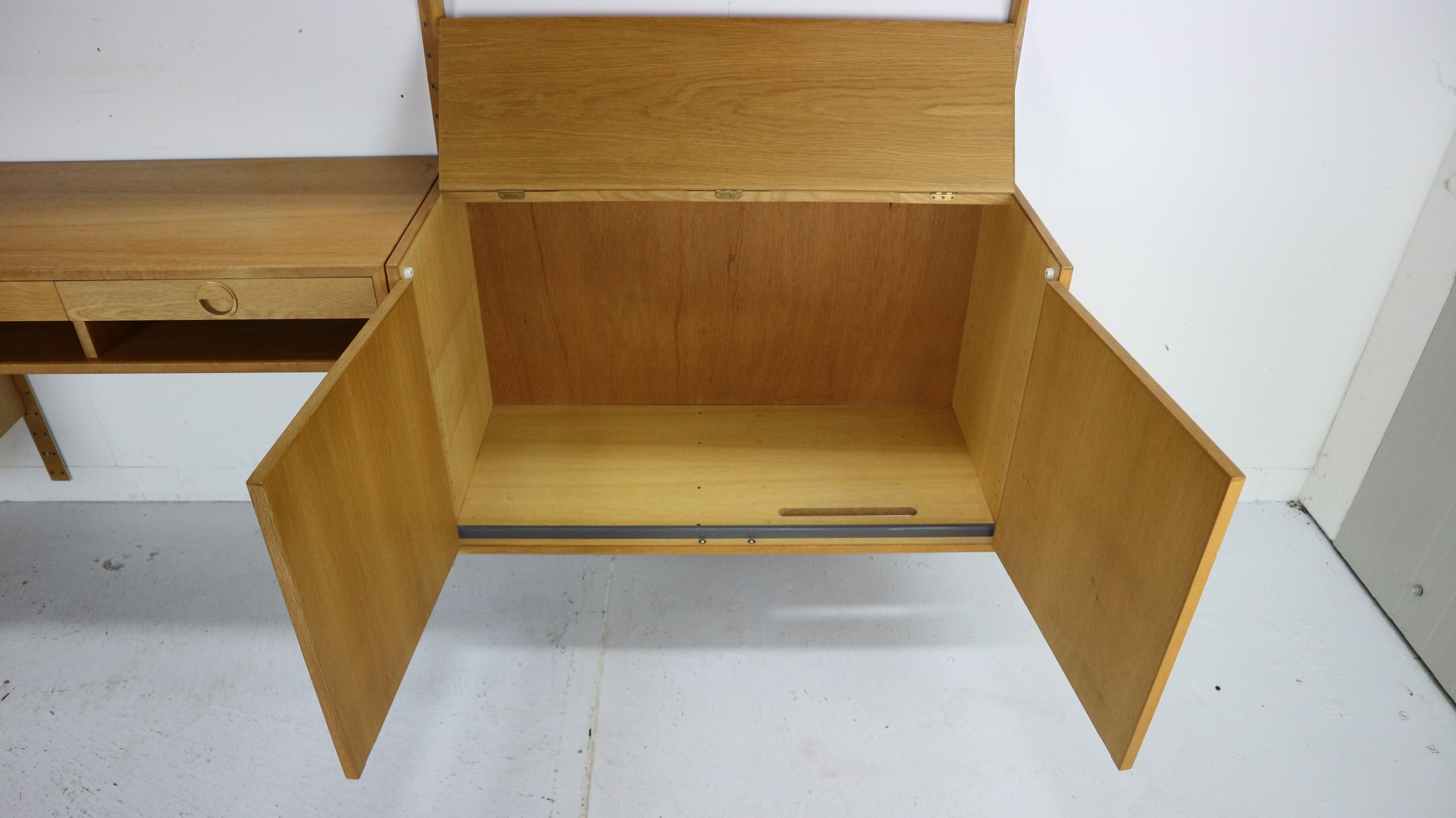 Oak Wood Wall Unit by Rud Thygesen & Johnny Soren for H.G. Møbler, Denmark, 1960s In Good Condition In The Hague, NL