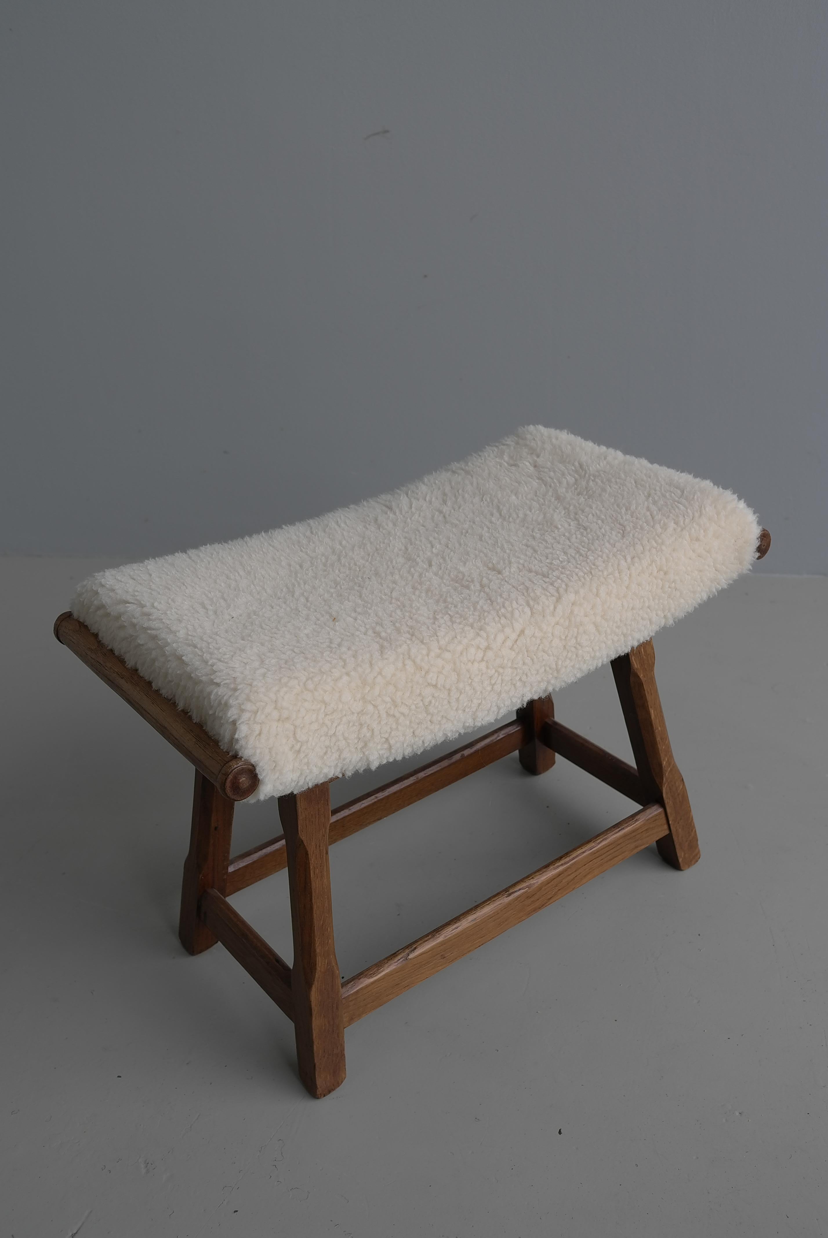 EICHE Holz Hocker der Mid-Century Modern mit Meriono Woolen Sitz im Angebot 3
