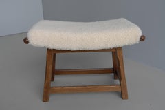 Sgabello Mid-Century Modern in legno di Oak con seduta in lana Meriono