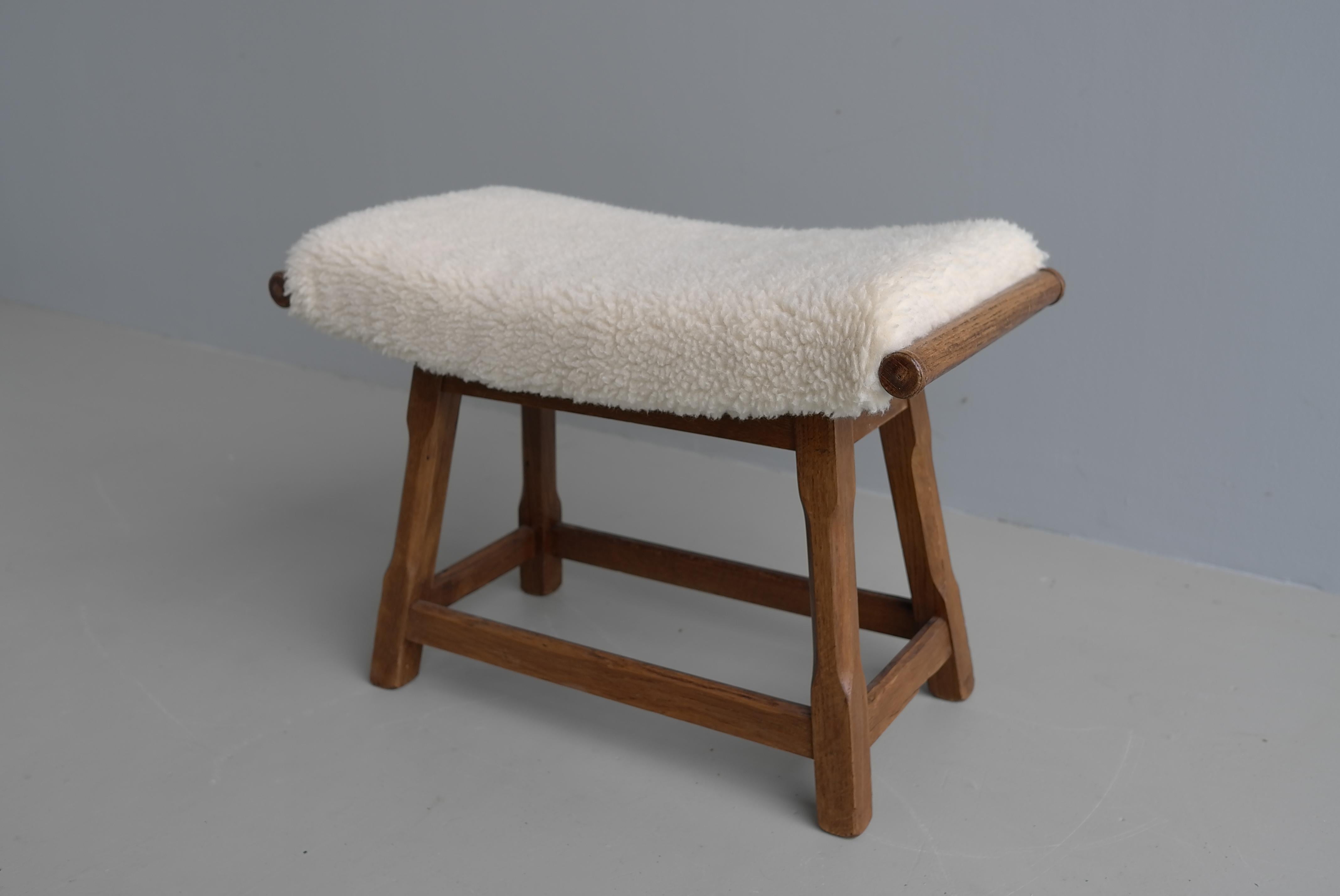 EICHE Holz Hocker der Mid-Century Modern mit Meriono Woolen Sitz im Zustand „Gut“ im Angebot in Den Haag, NL