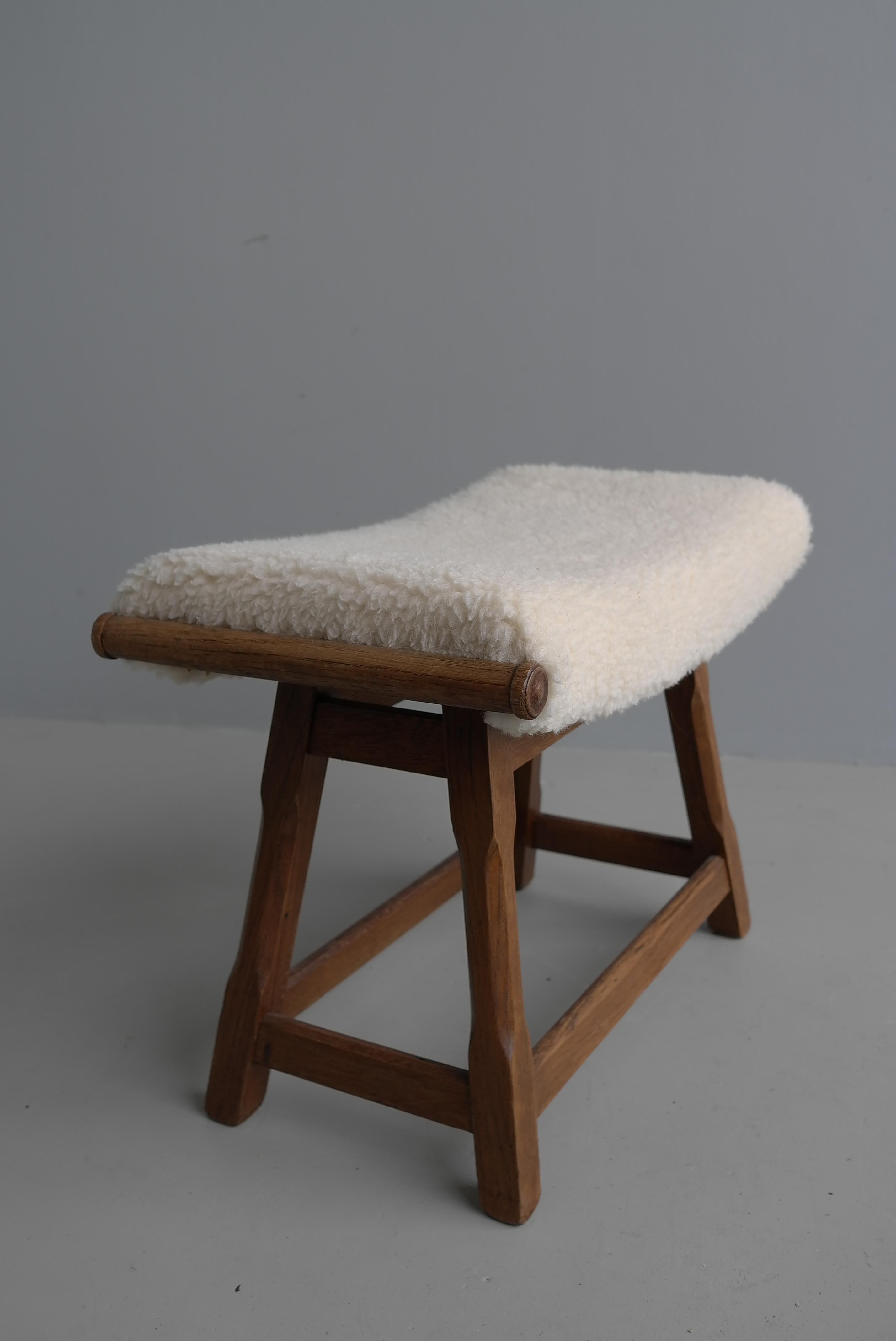 EICHE Holz Hocker der Mid-Century Modern mit Meriono Woolen Sitz (Wolle) im Angebot