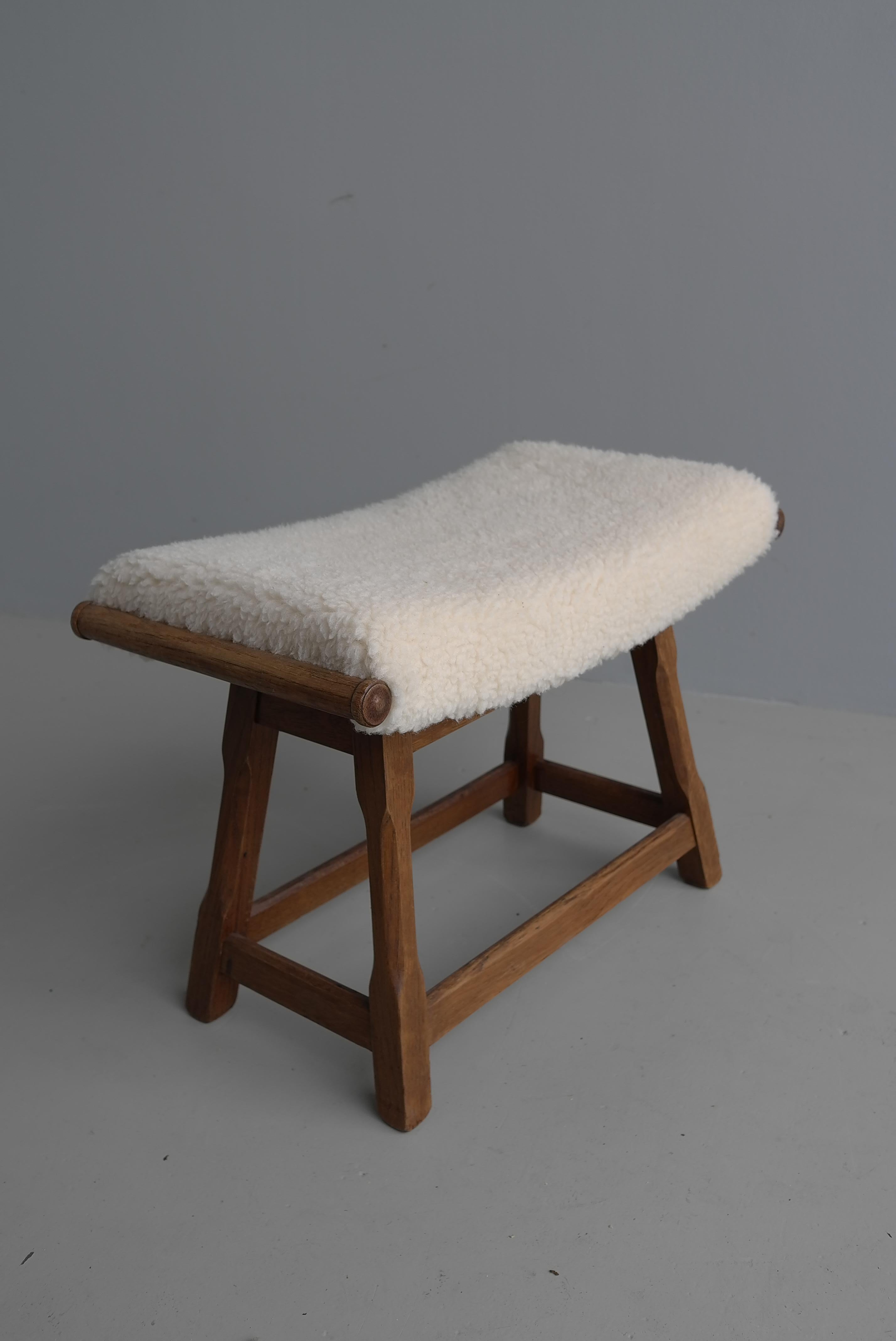EICHE Holz Hocker der Mid-Century Modern mit Meriono Woolen Sitz im Angebot 2