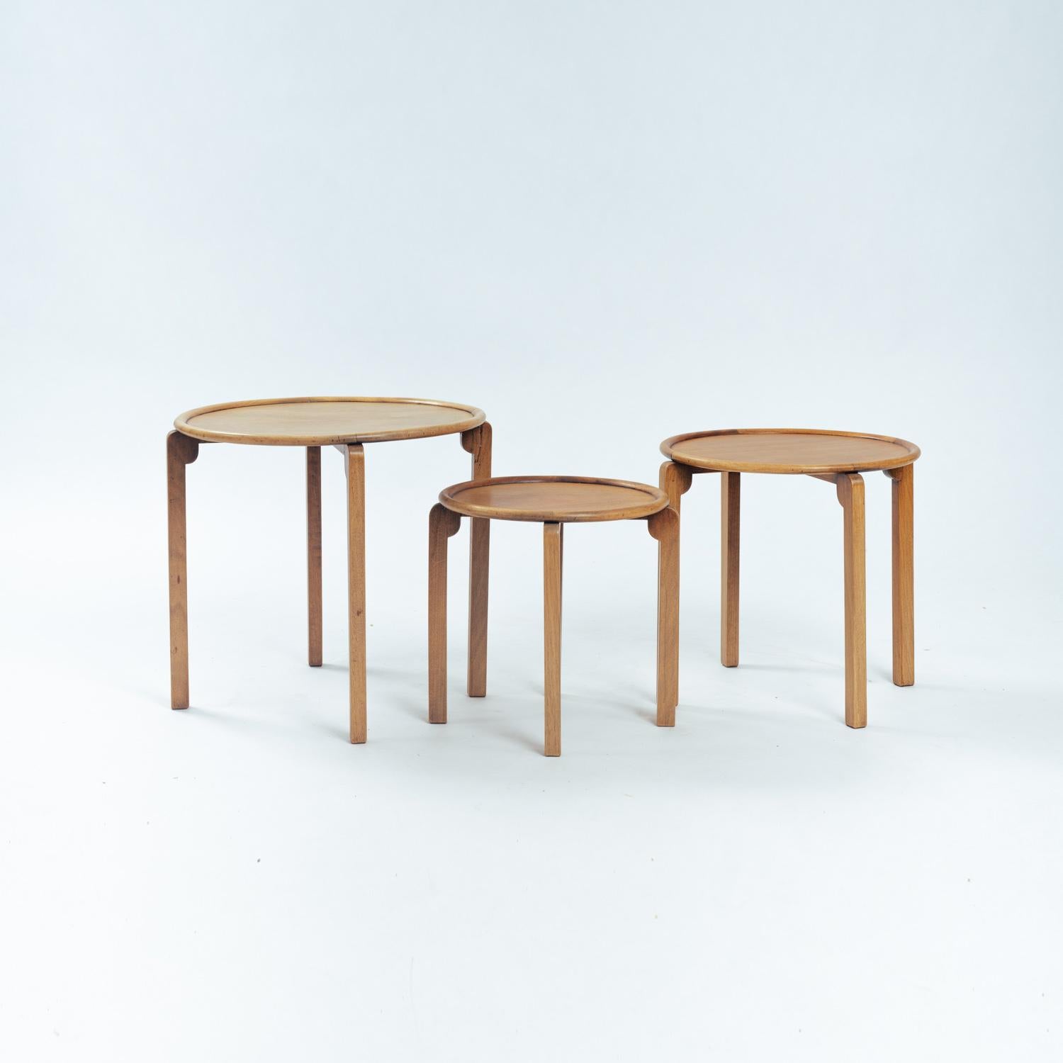 Oak wooden round Art Deco Nesting tables Amsterdam School, 1920, The Netherlands For Sale 5