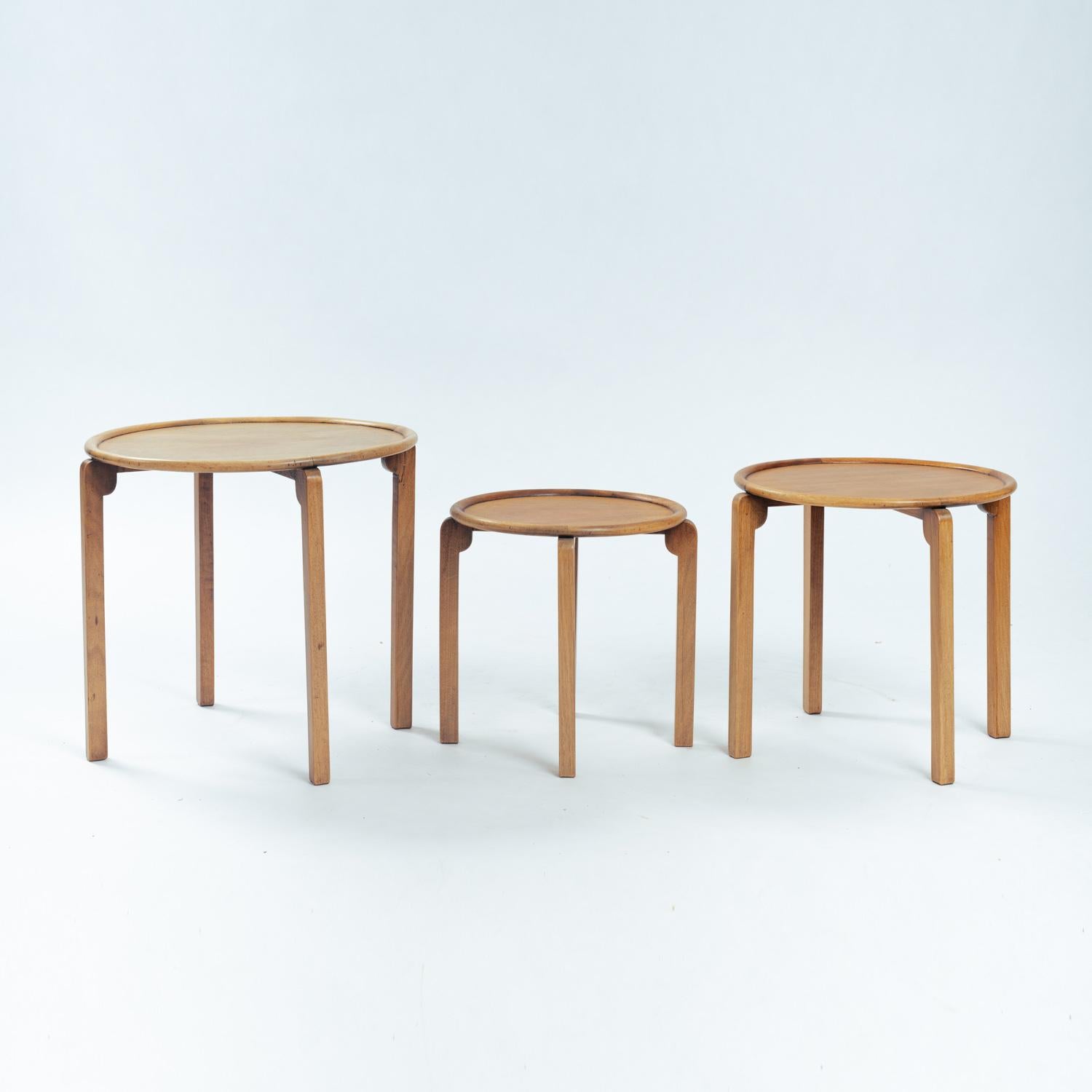 Oak wooden round Art Deco Nesting tables Amsterdam School, 1920, The Netherlands

Beautiful set of 3 incredibly light weight round Art Deco nesting tables.
measurements of the biggest table: diameter 49 cm, height 50 cm
