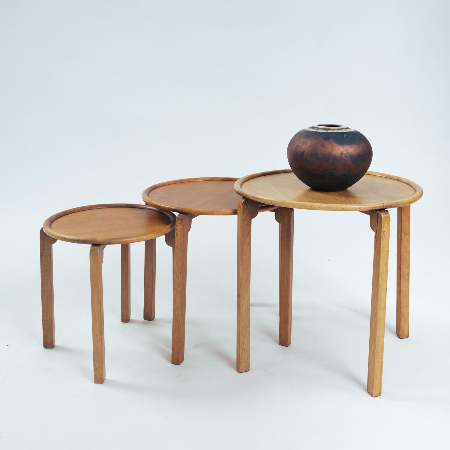 Oak wooden round Art Deco Nesting tables Amsterdam School, 1920, The Netherlands For Sale 2