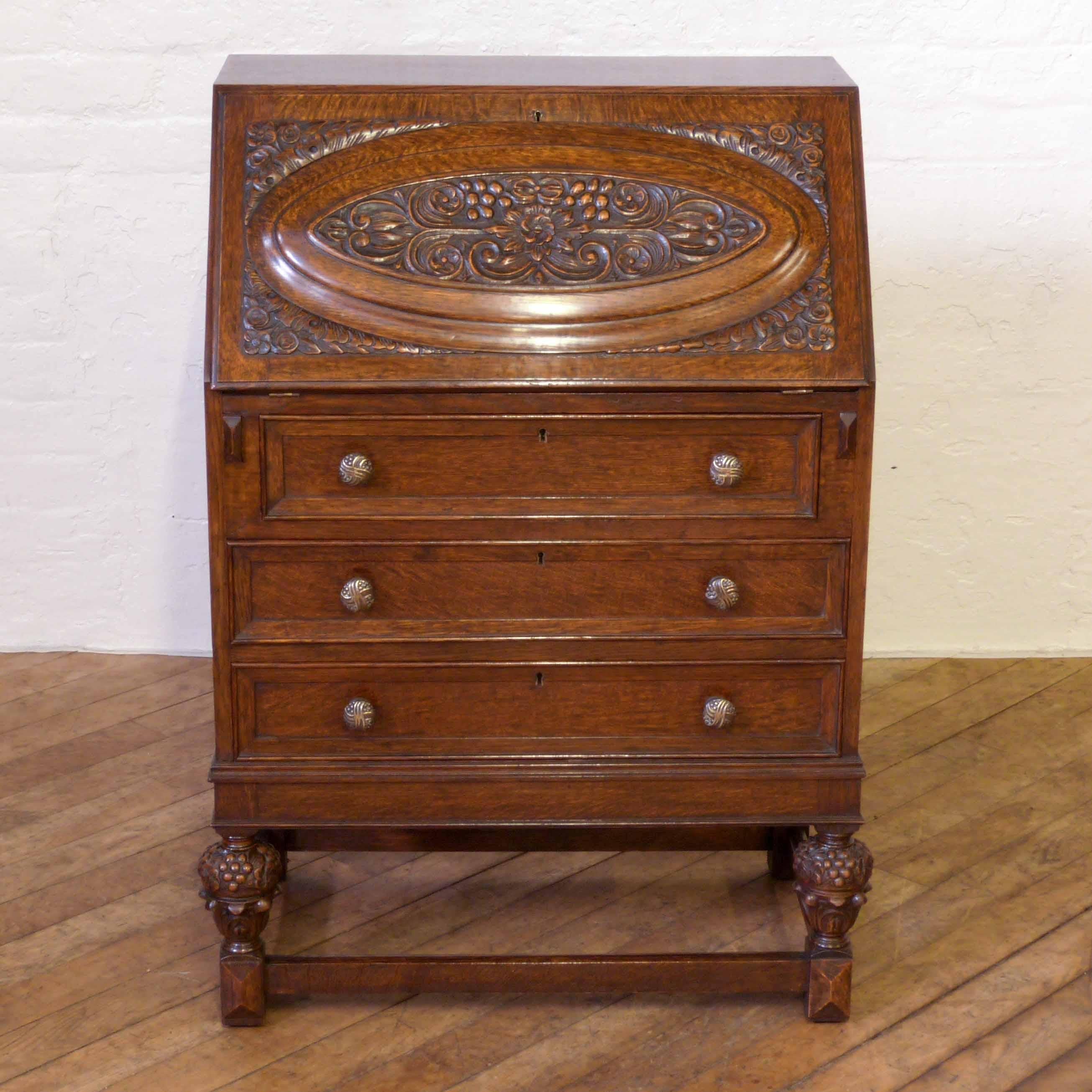 Oak Writing Bureau In Good Condition For Sale In Manchester, GB