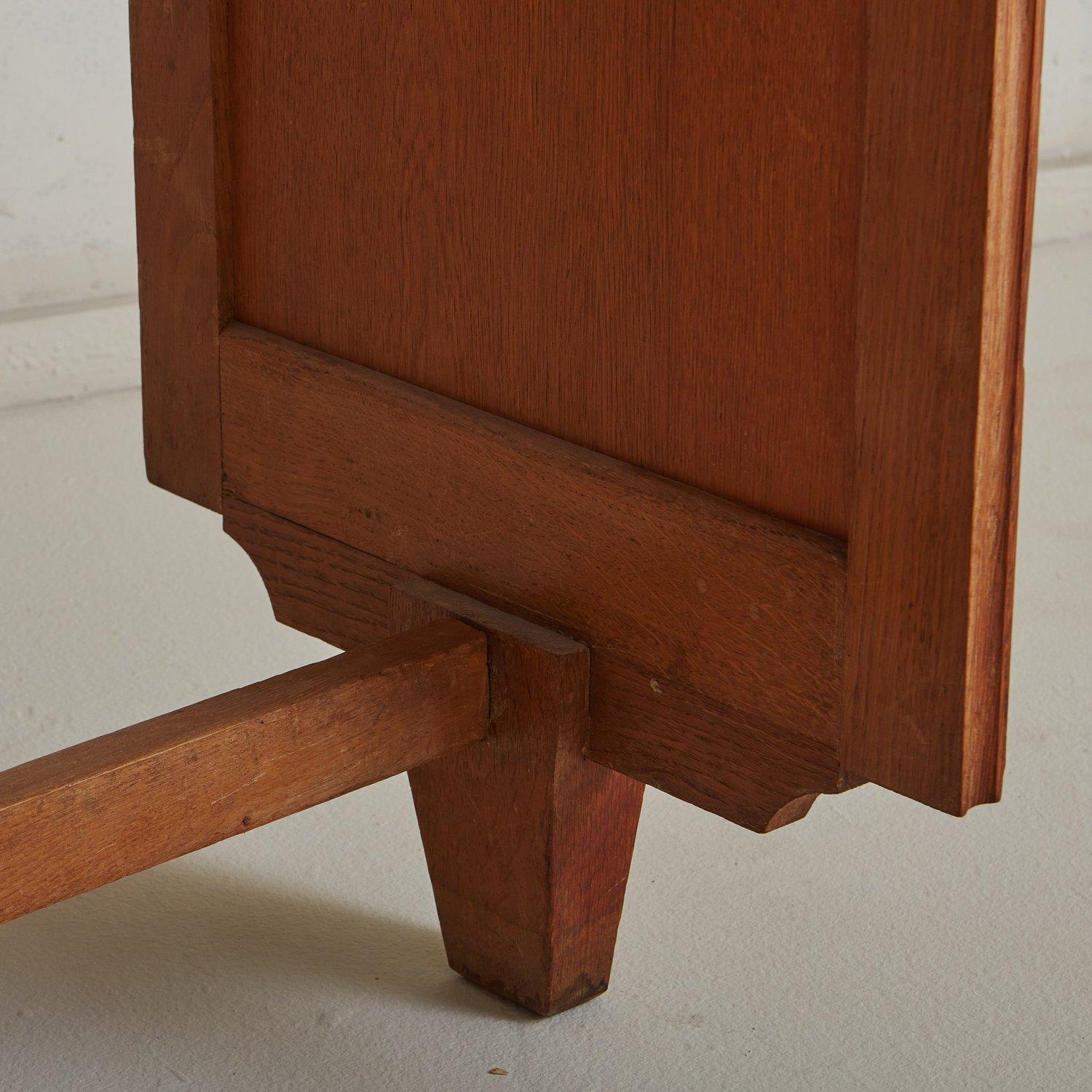 Schreibtisch aus Eichenholz im Stil von Guillerme Et Chambron, Frankreich 1950er Jahre im Angebot 6