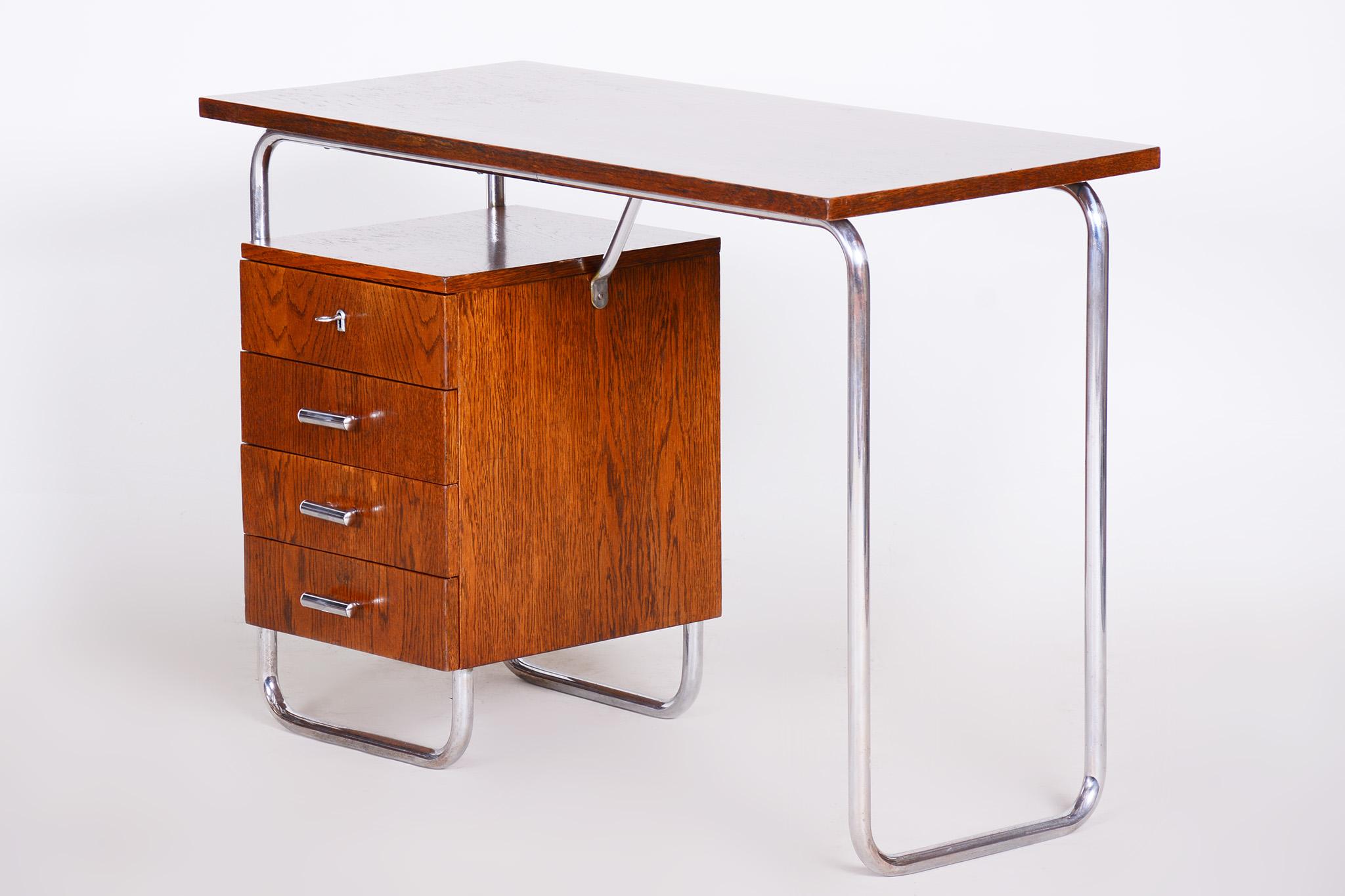 Oak Writing Desk Made in 1930s Czechia by Robert Slezak, Bauhaus Style, Restored In Good Condition In Horomerice, CZ