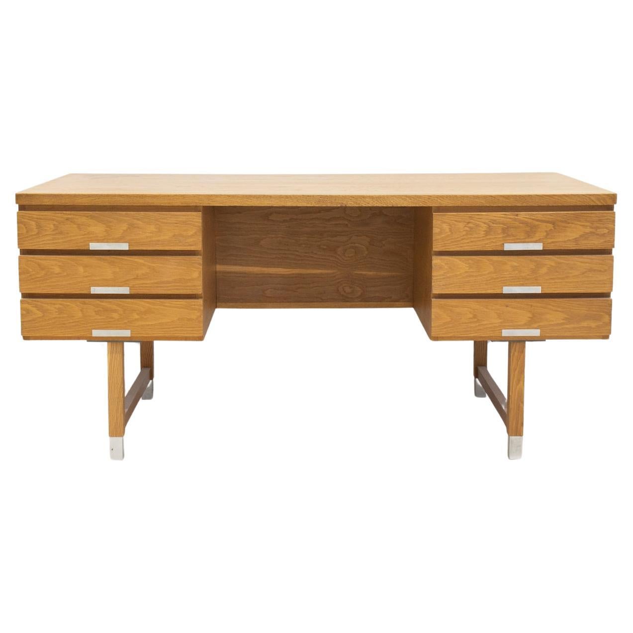 Scrivania in Oak con dettagli in alluminio attribuita a Kai Kristiansen in vendita
