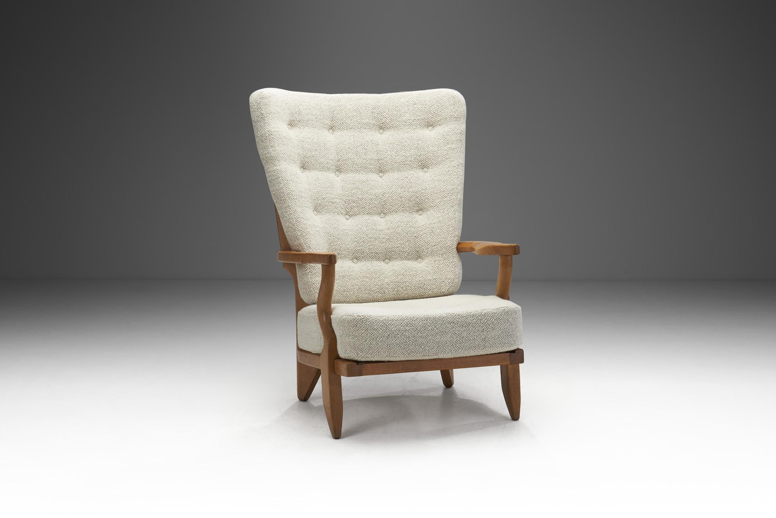 This oaken “Grand Repos” lounge chair deserves its title of iconic, both in terms of quality and design. This model visually represents the very reason Votre Maison, the French duo, Guillerme et Chambron’s company significantly influenced French
