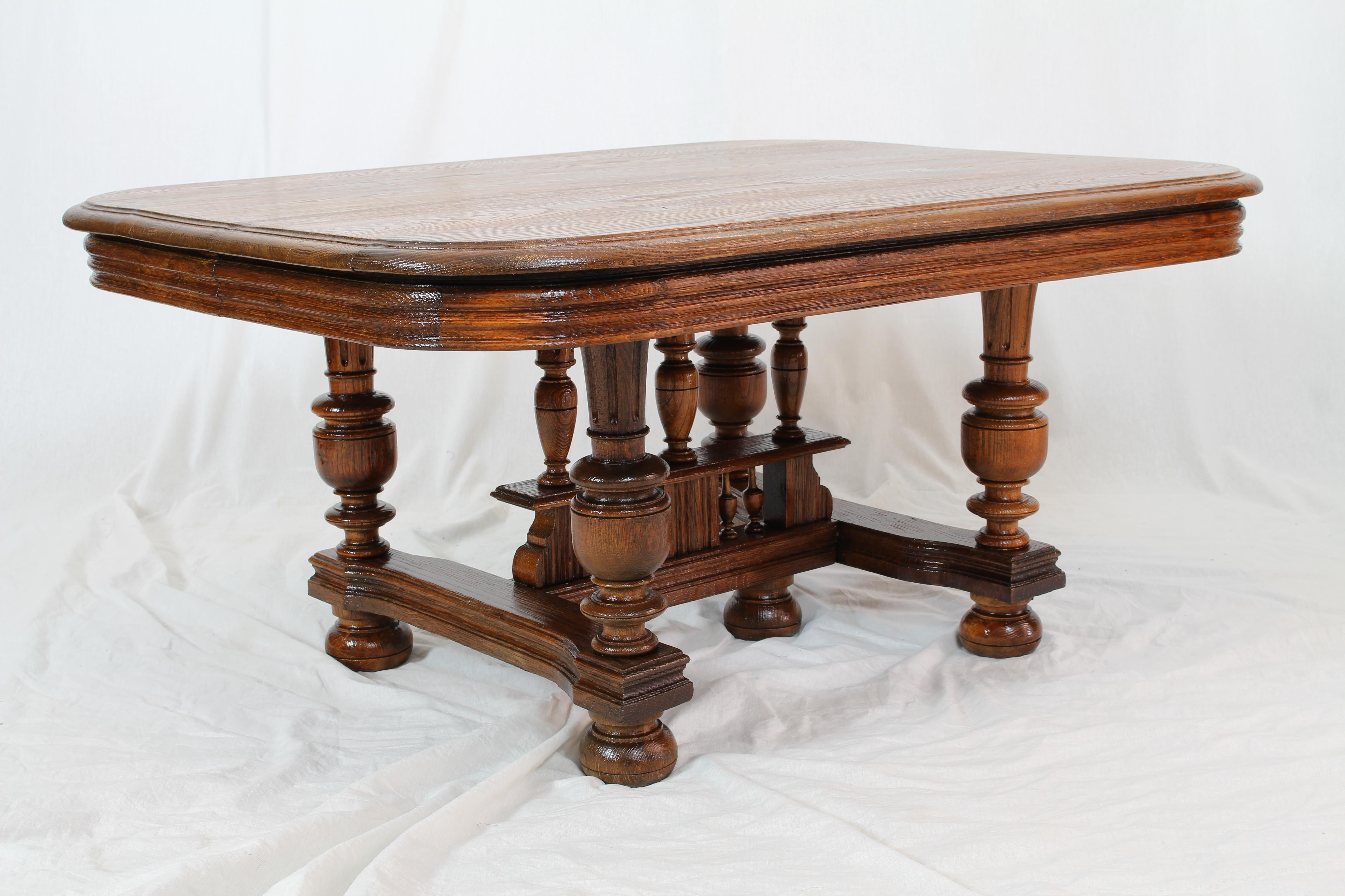 Oakwood Henry Deux Couch Table from France, circa 1880 In Good Condition For Sale In Darmstadt, DE