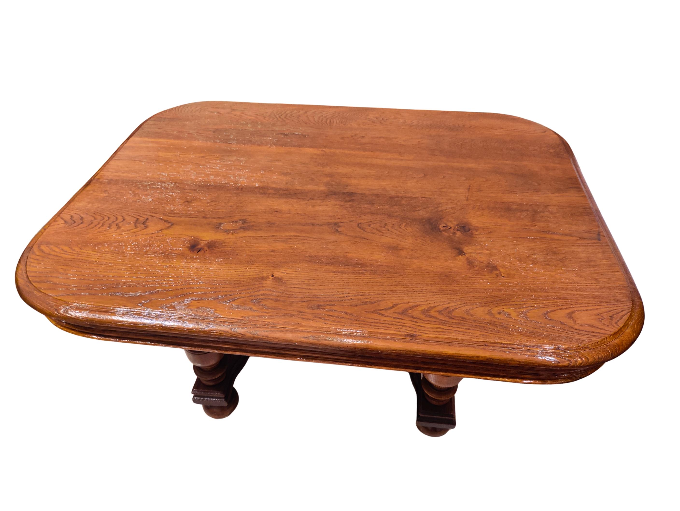 Henry Deux Couch-Tisch aus Eichenholz aus Frankreich, um 1880 (Poliert) im Angebot