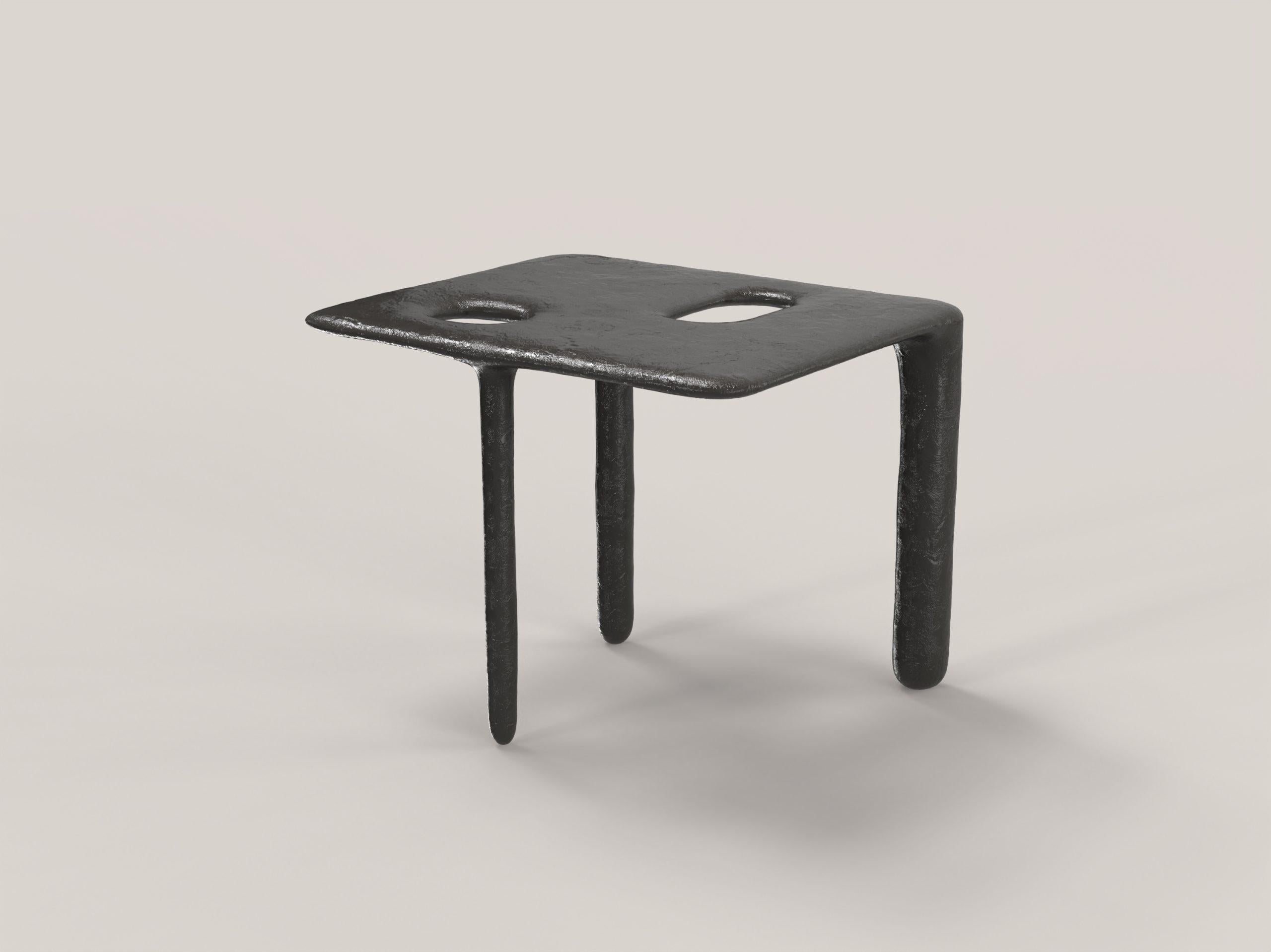 Oasi V1 low table by Edizione Limitata
Limited Edition of 15 + 3 pieces. Signed and numbered.
Dimensions: D 38 x W 45 x H 36 cm.
Materials: cast bronze.

Edizione Limitata, that is to say “Limited Edition”, is a brand promoting and developing